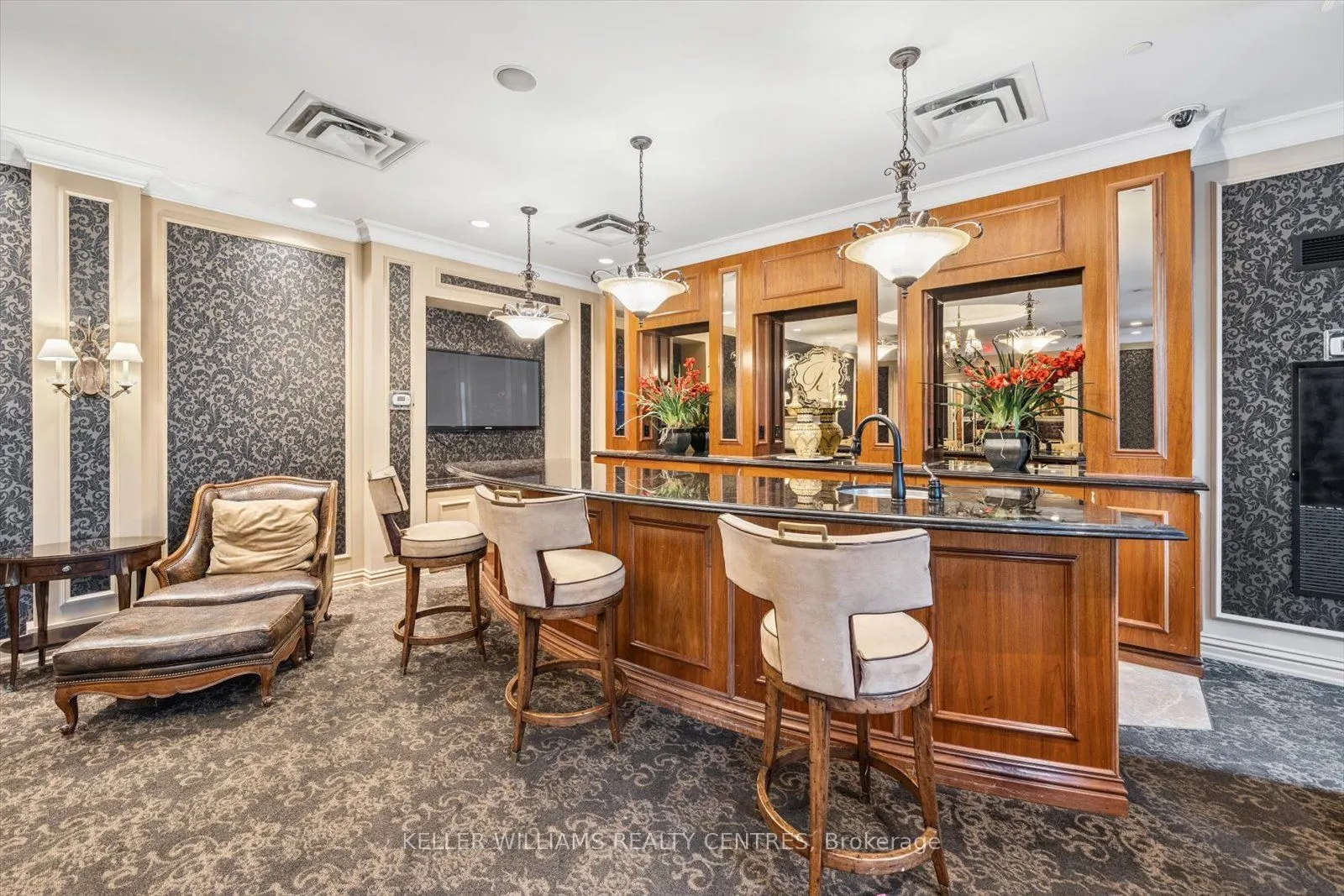 9245 Jane Street, #902