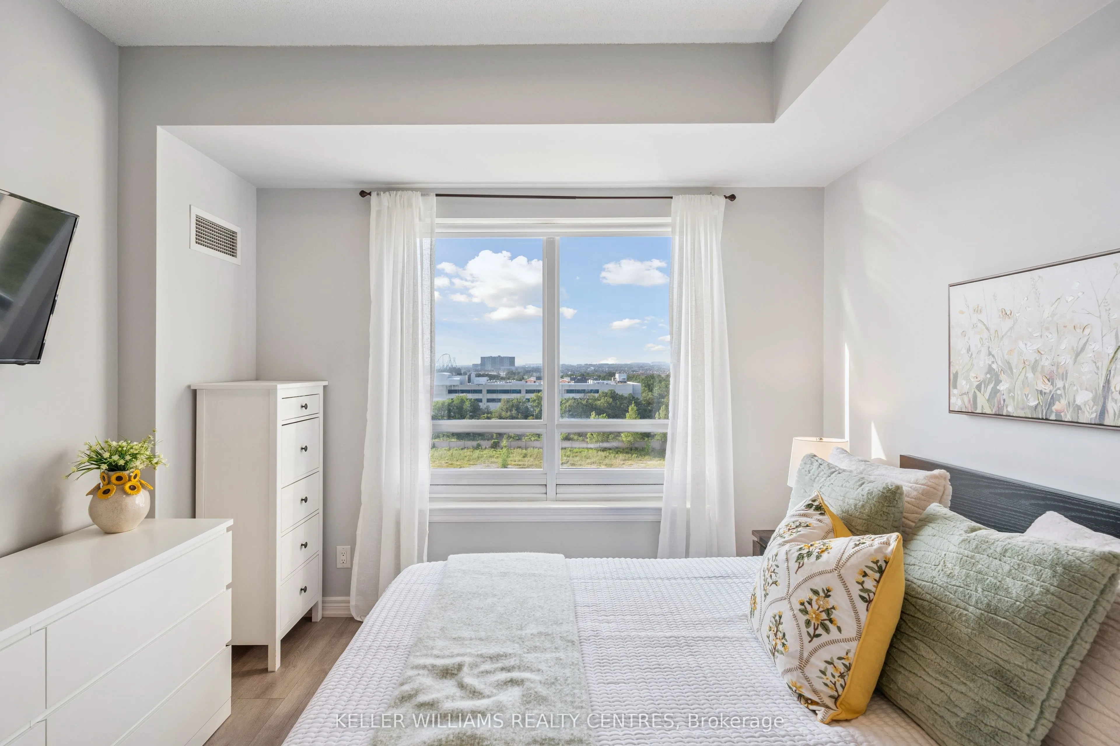 9245 Jane Street, #902