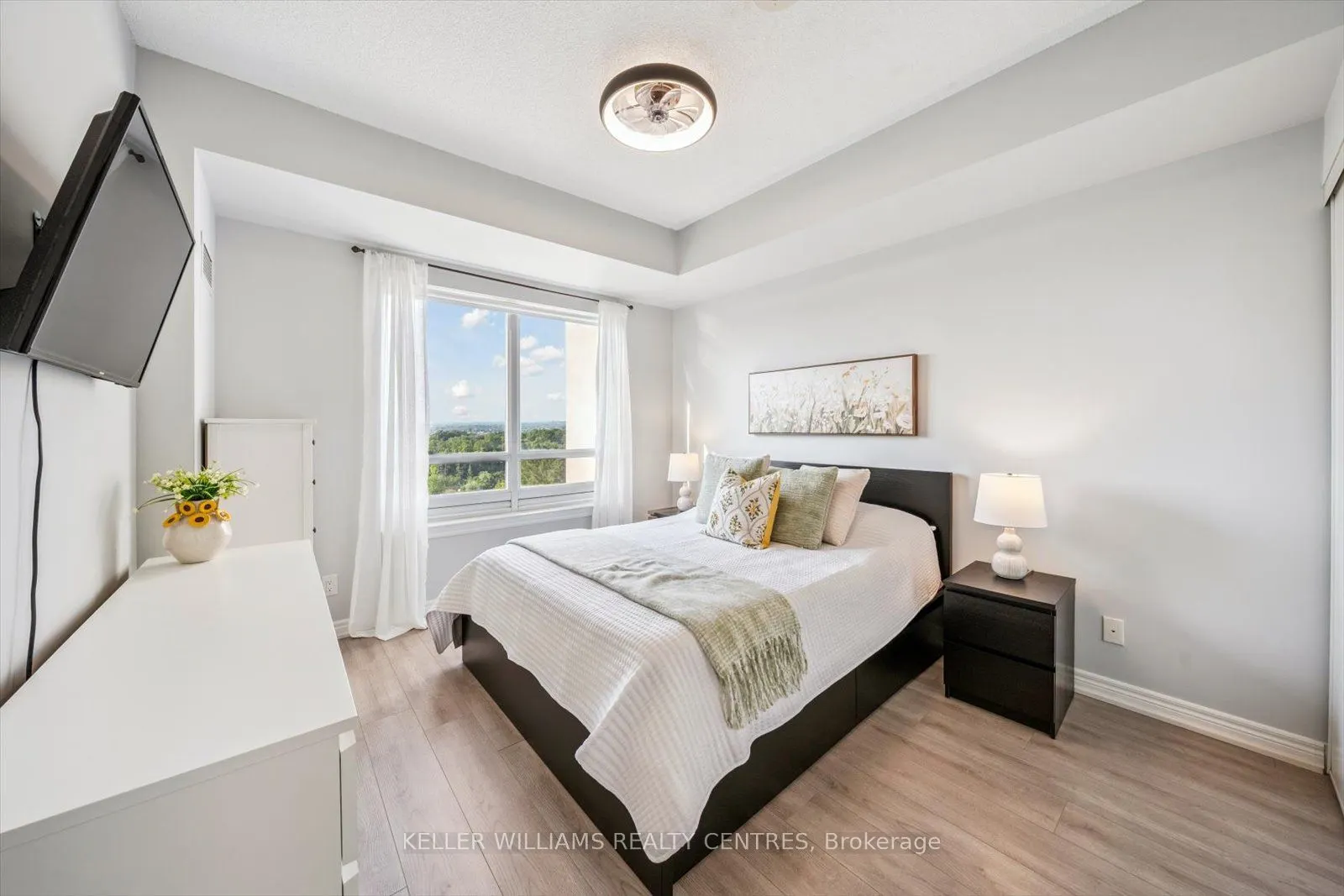 9245 Jane Street, #902