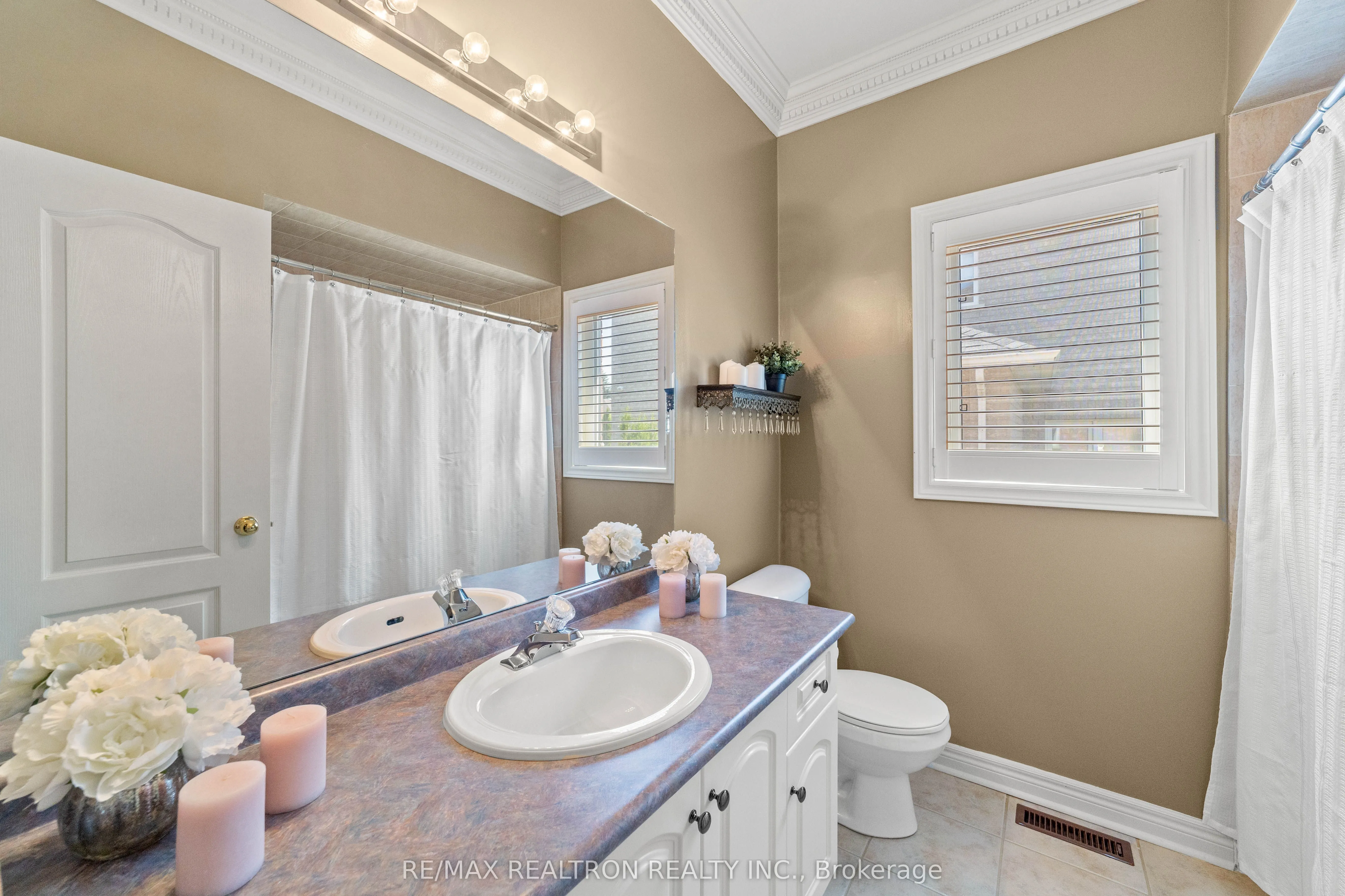 86 Novaview Crescent