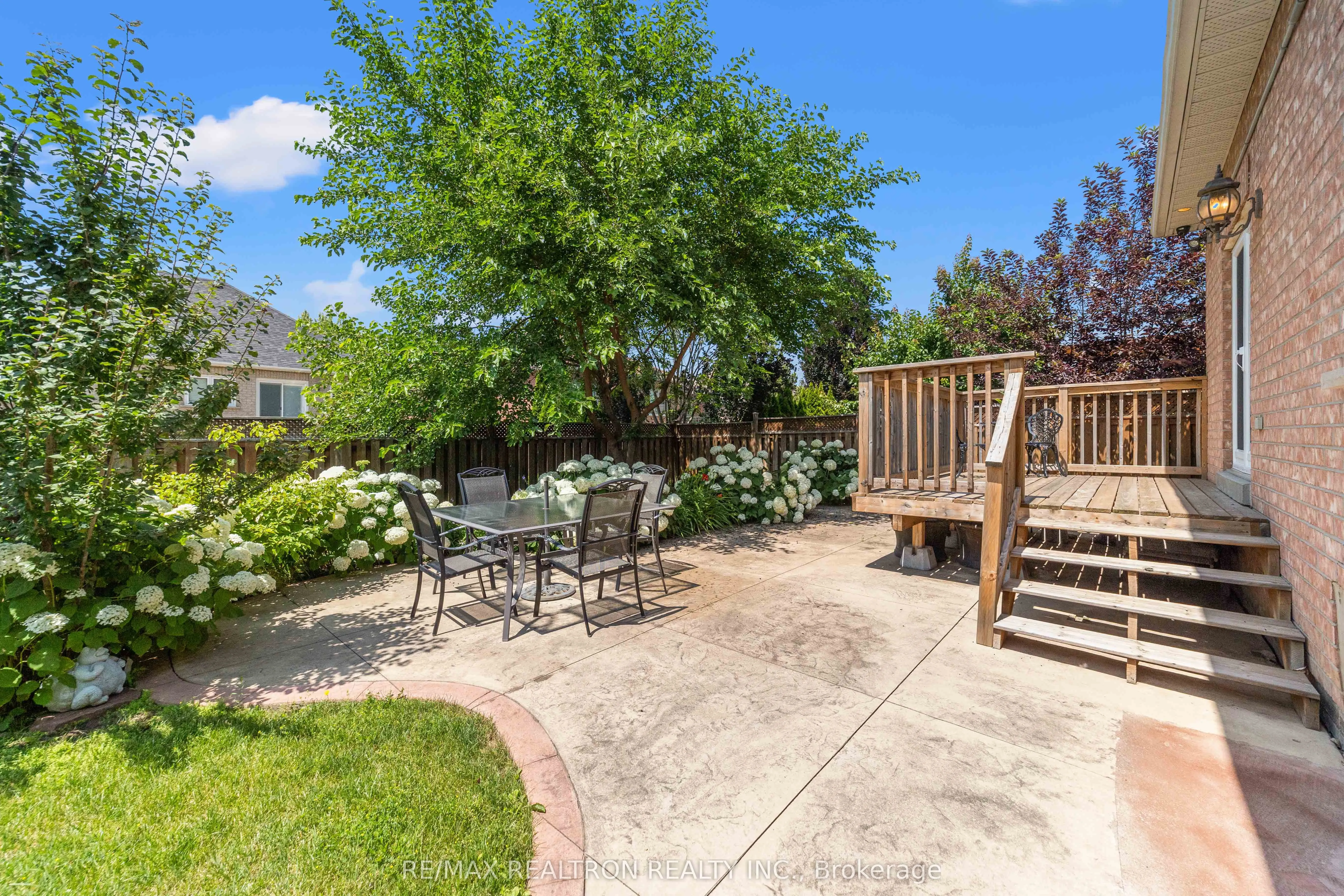 86 Novaview Crescent