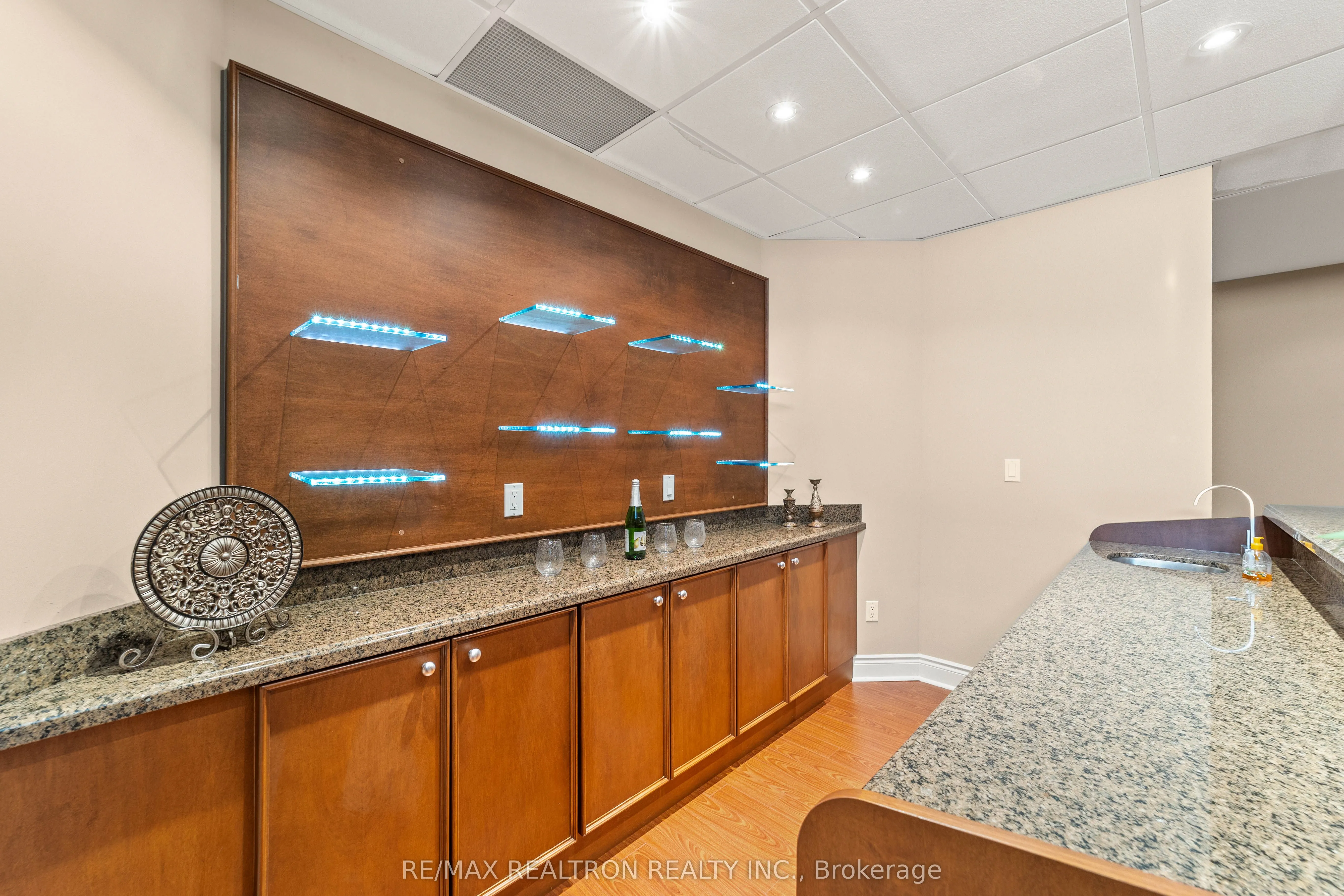 86 Novaview Crescent