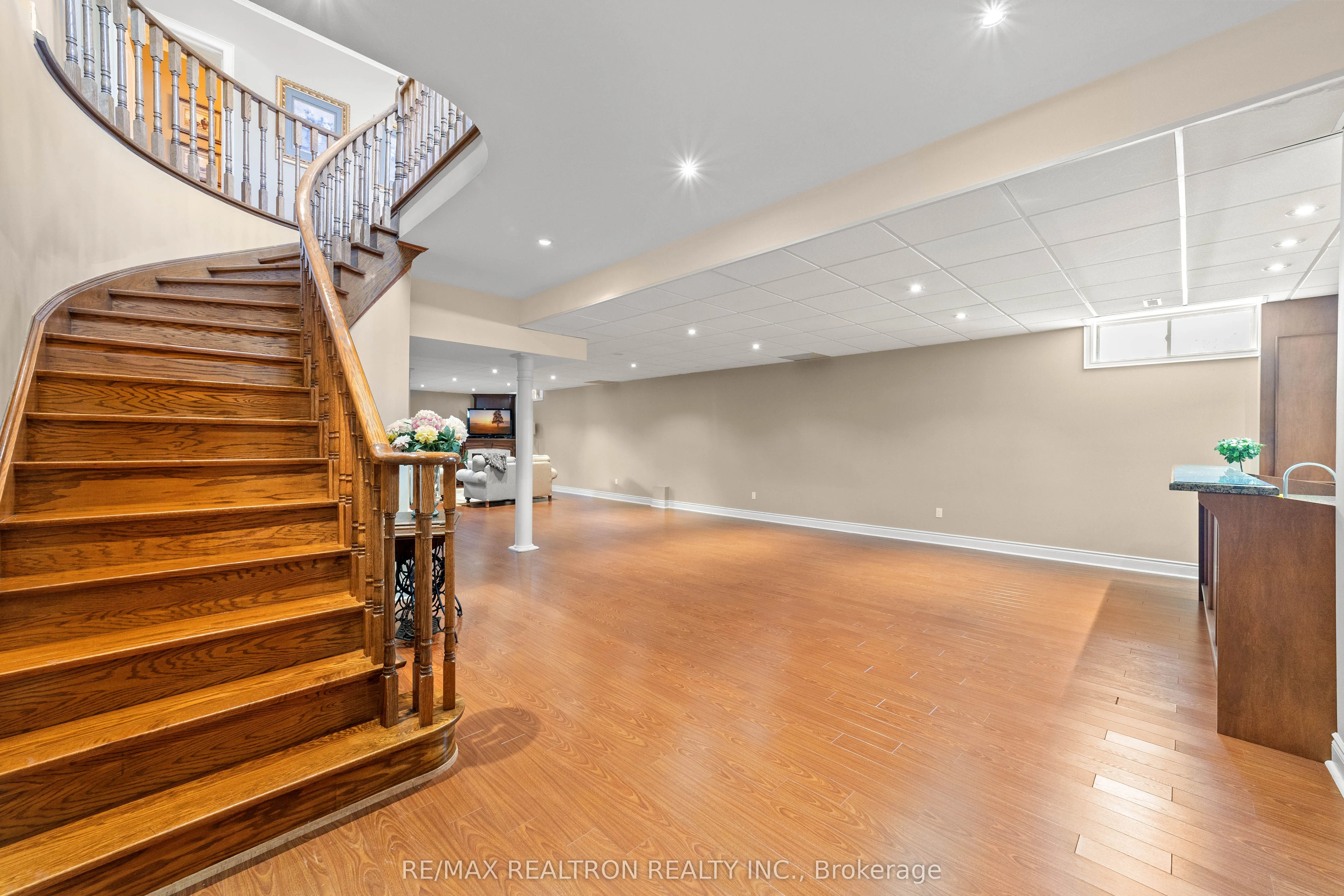 86 Novaview Crescent