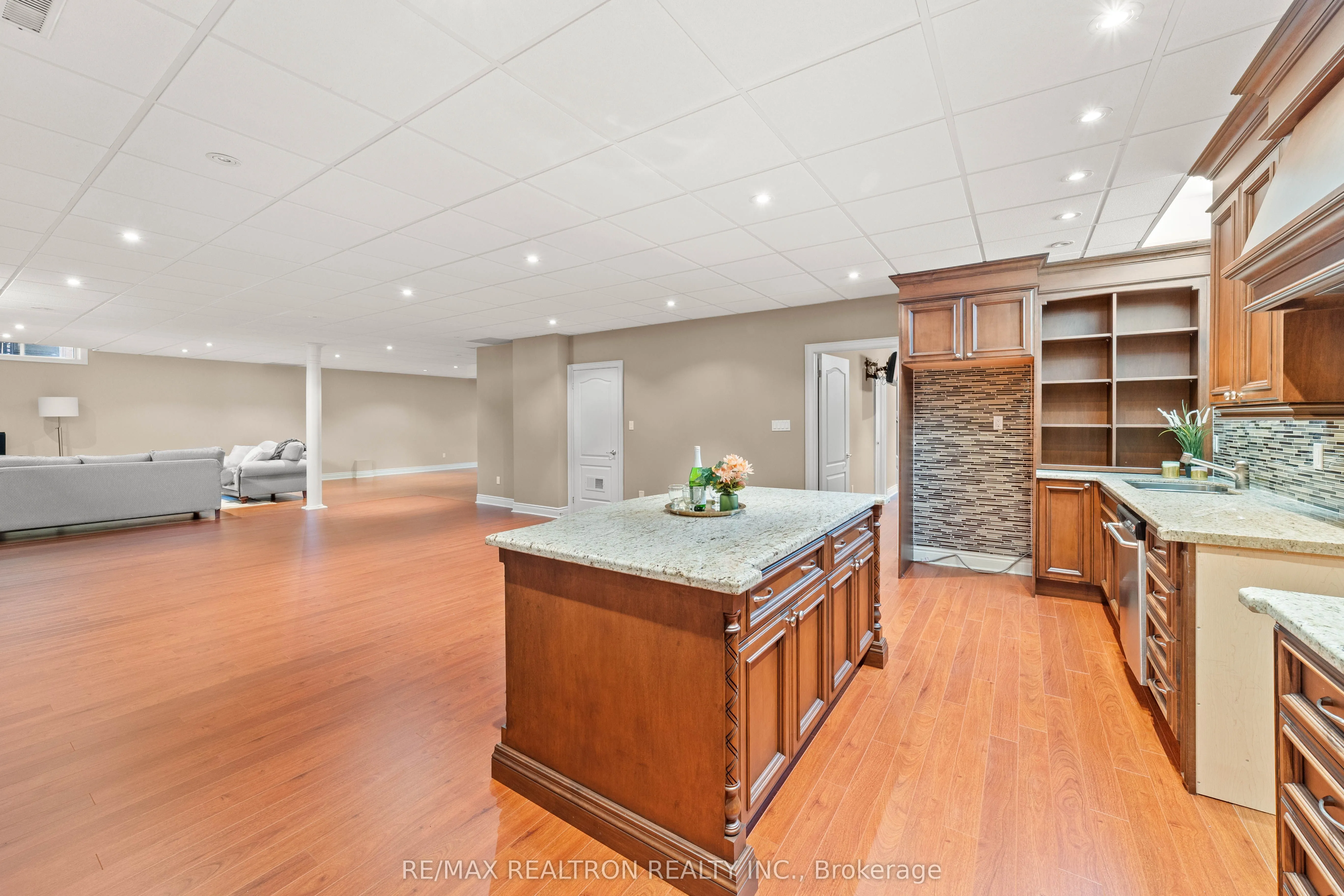 86 Novaview Crescent