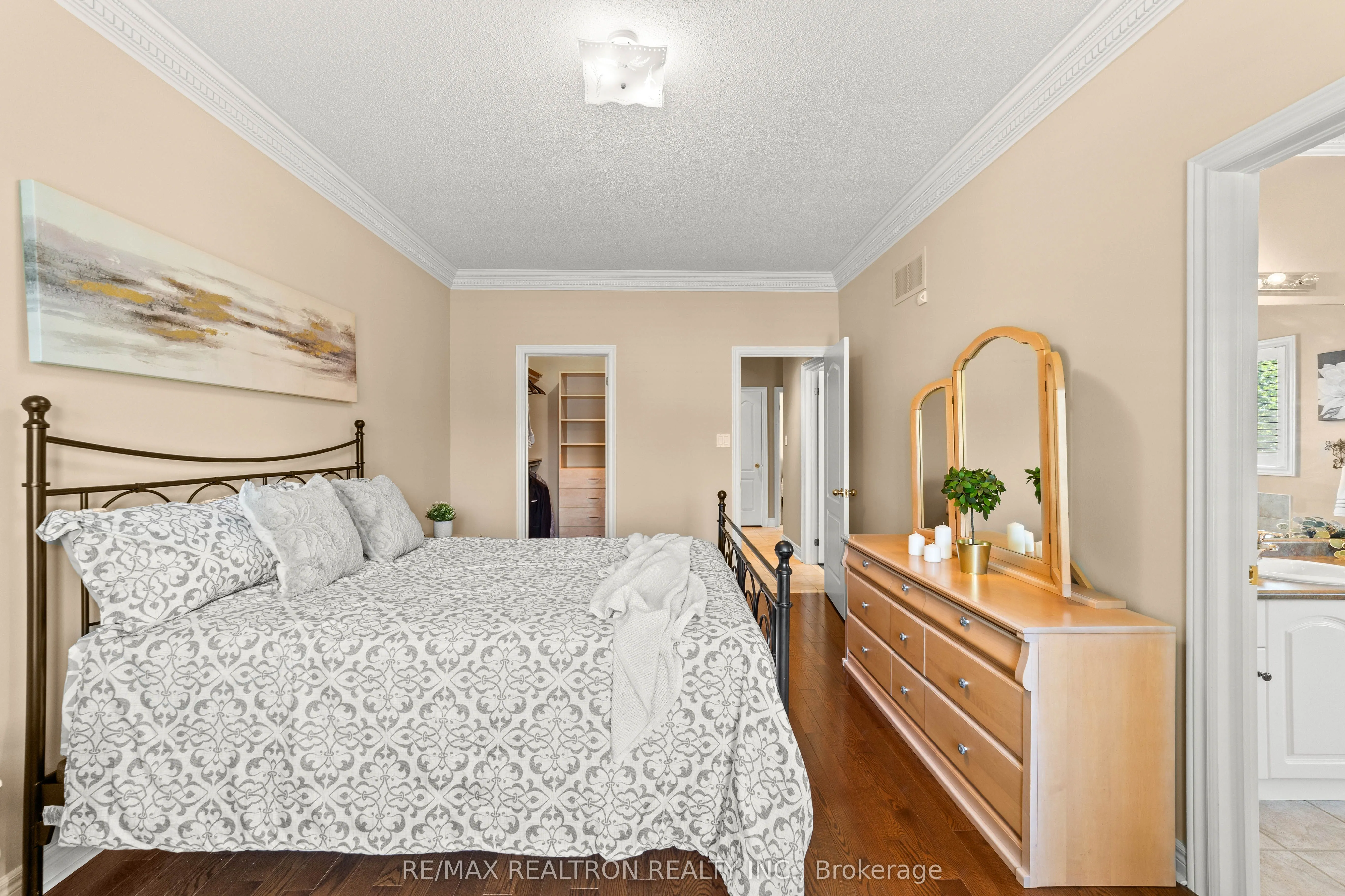 86 Novaview Crescent