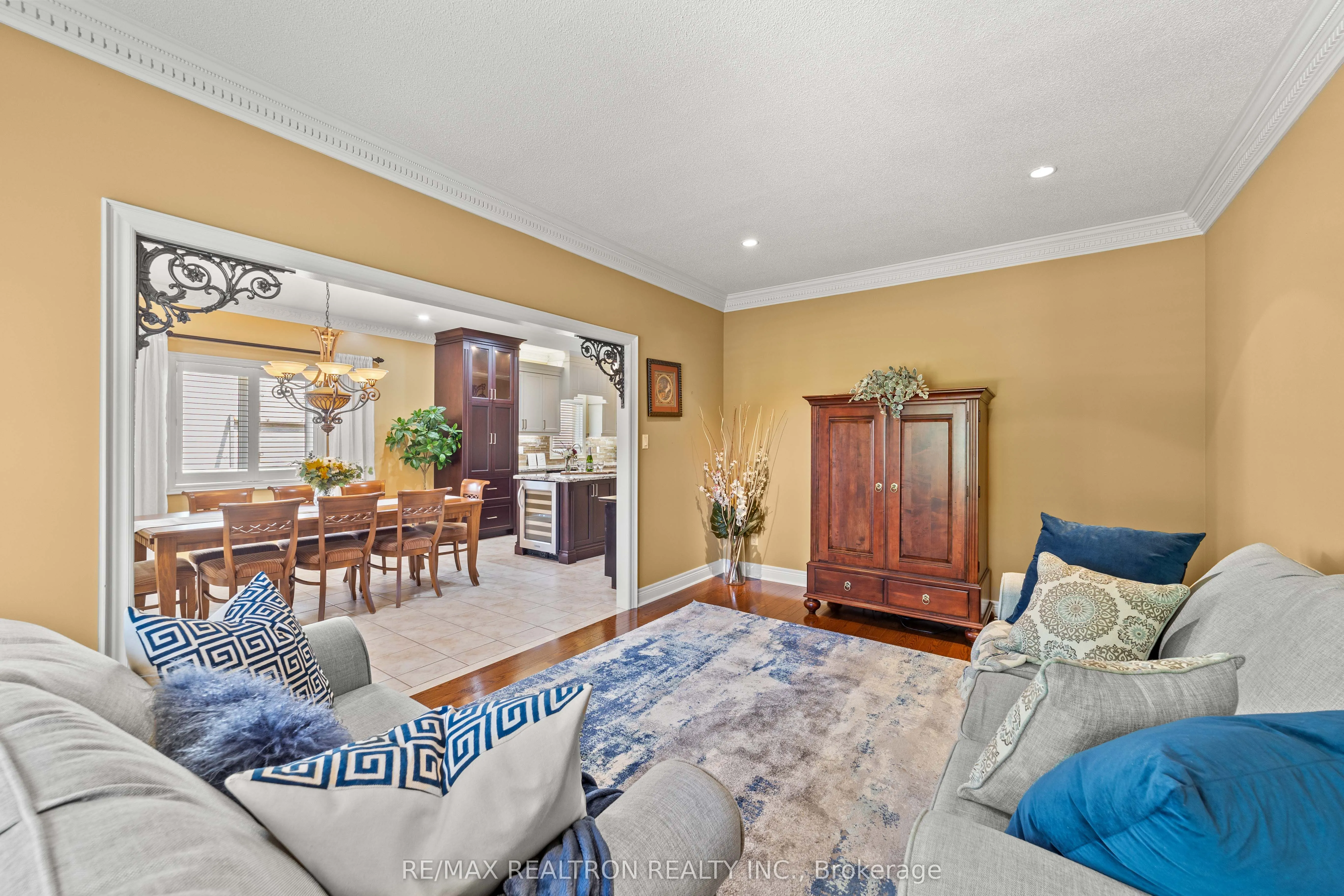 86 Novaview Crescent
