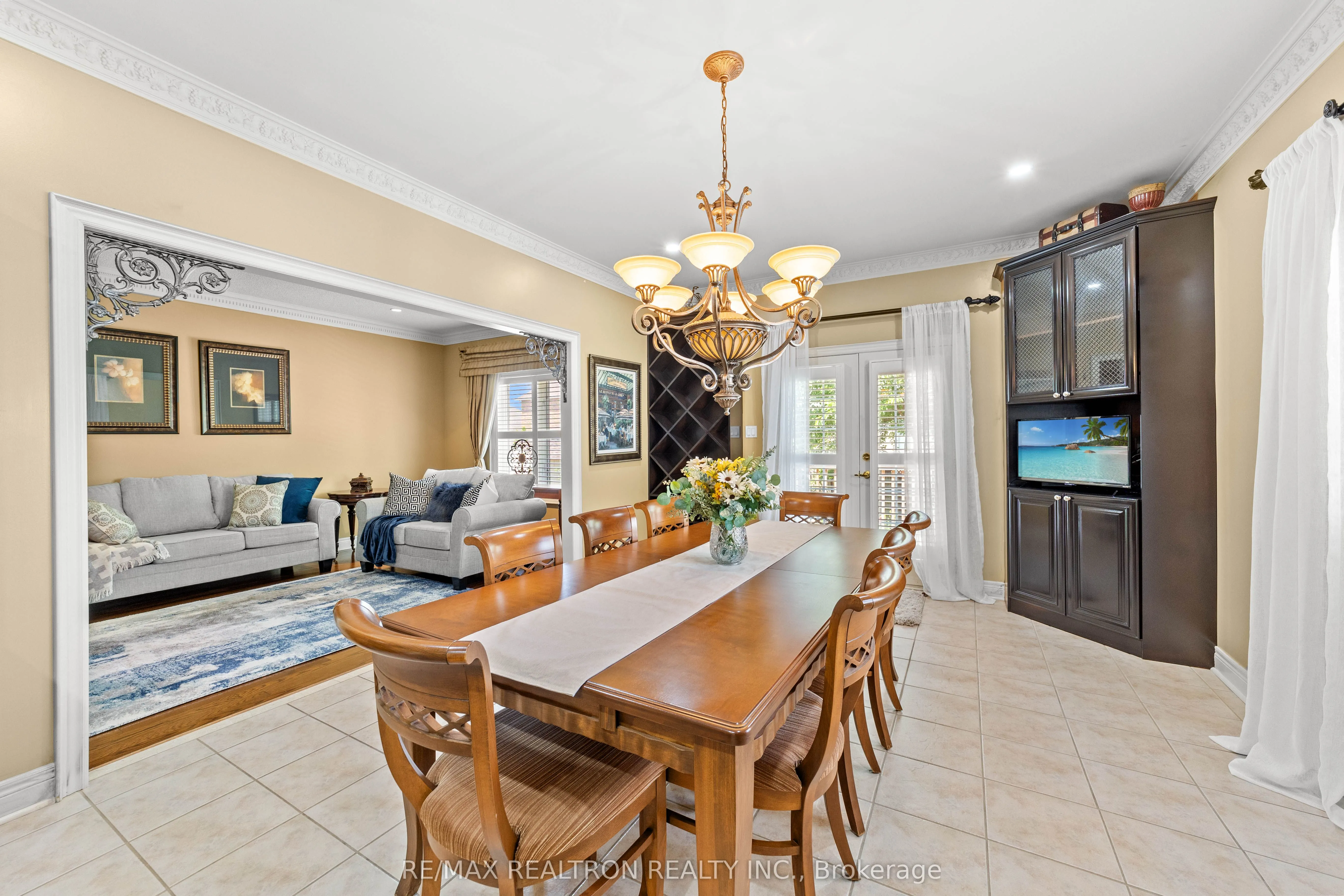 86 Novaview Crescent