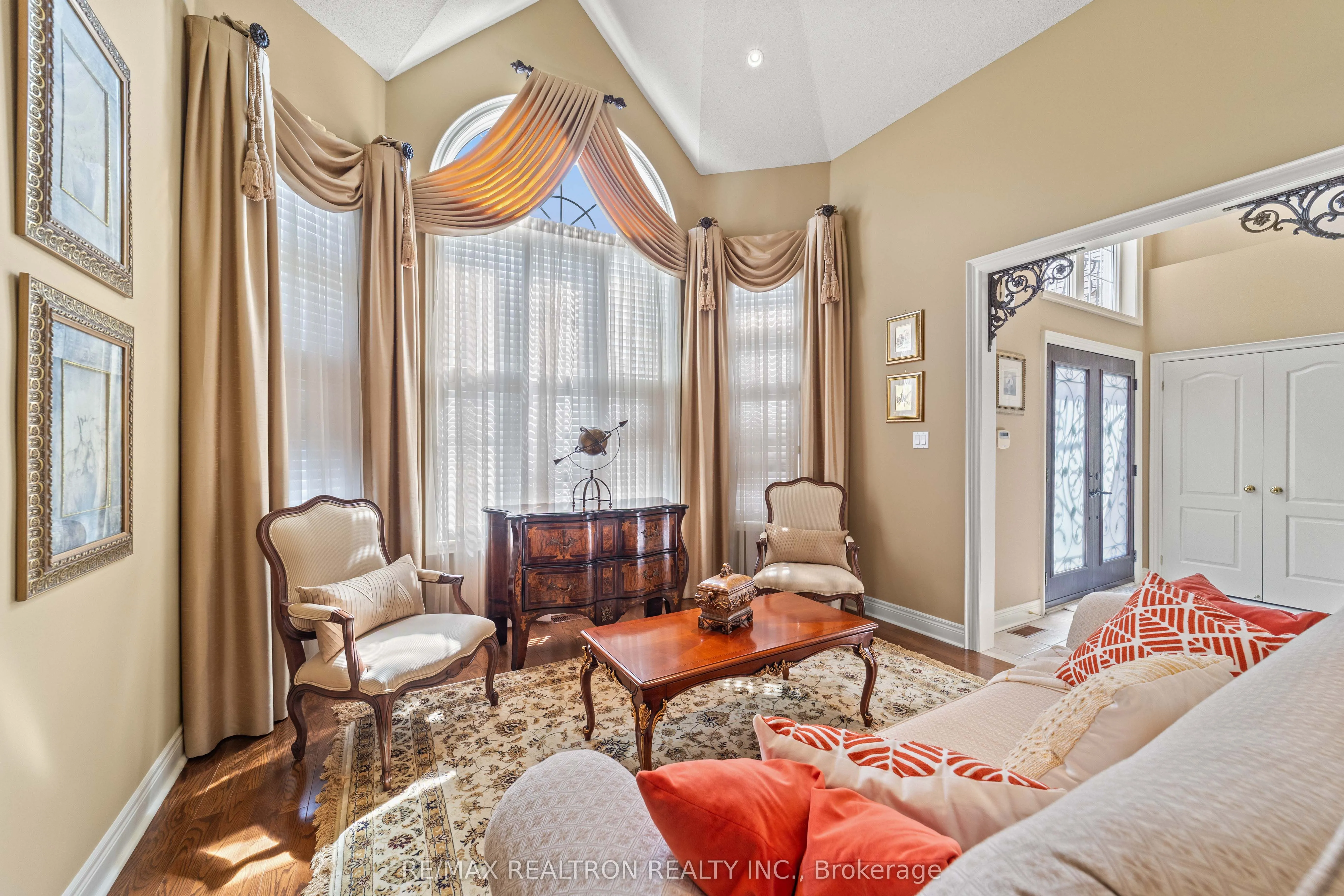 86 Novaview Crescent