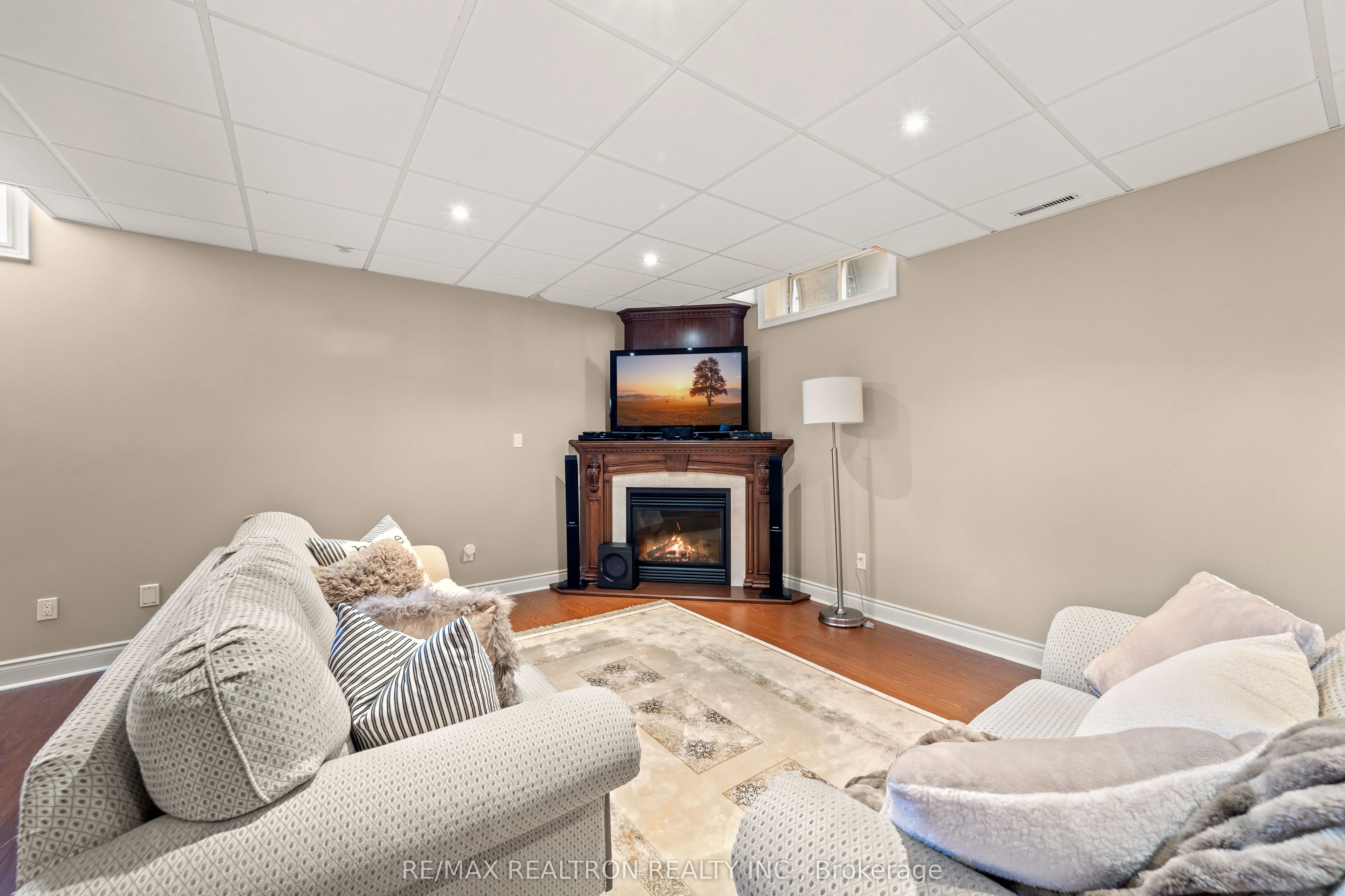 86 Novaview Crescent