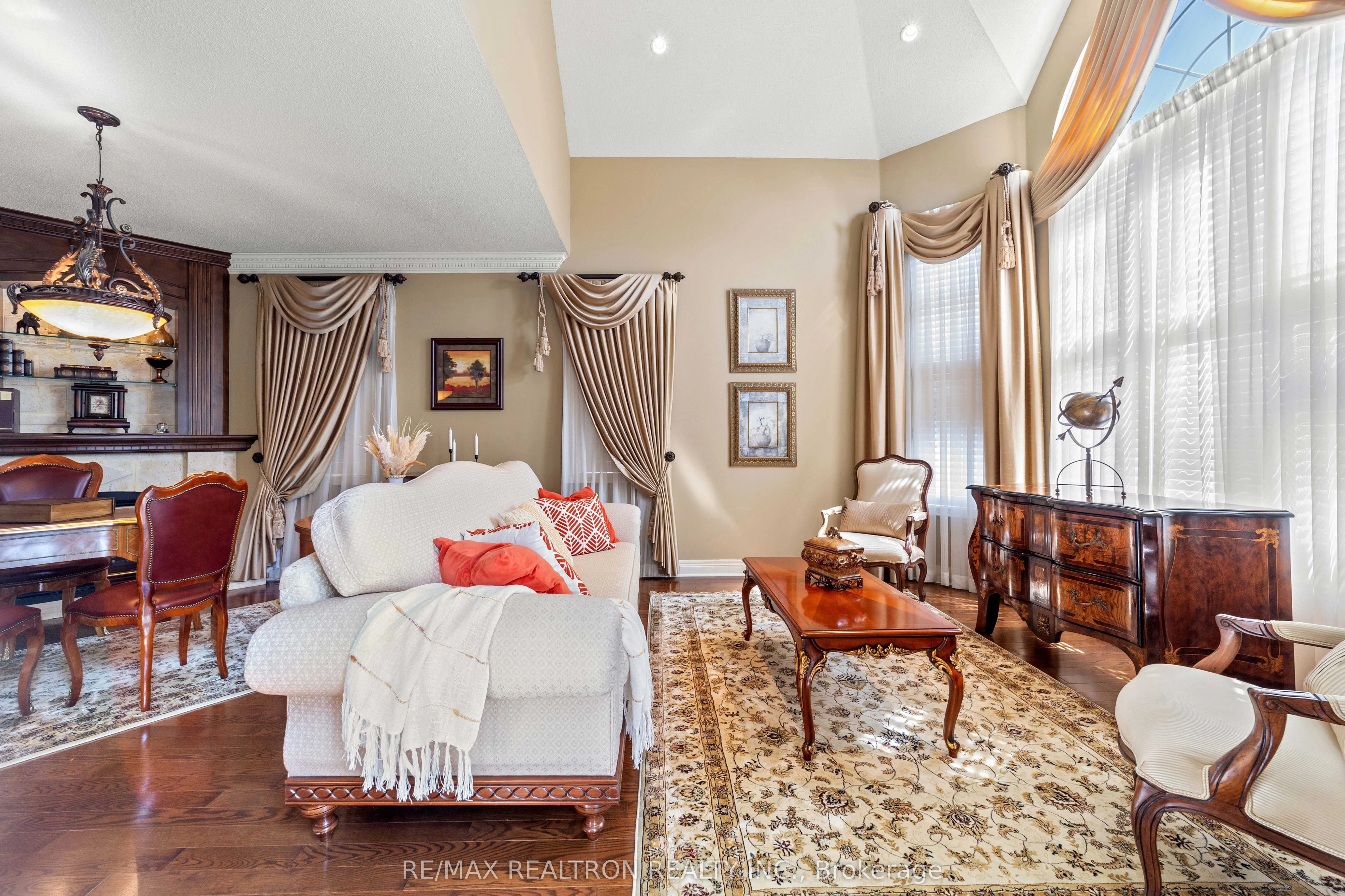 86 Novaview Crescent