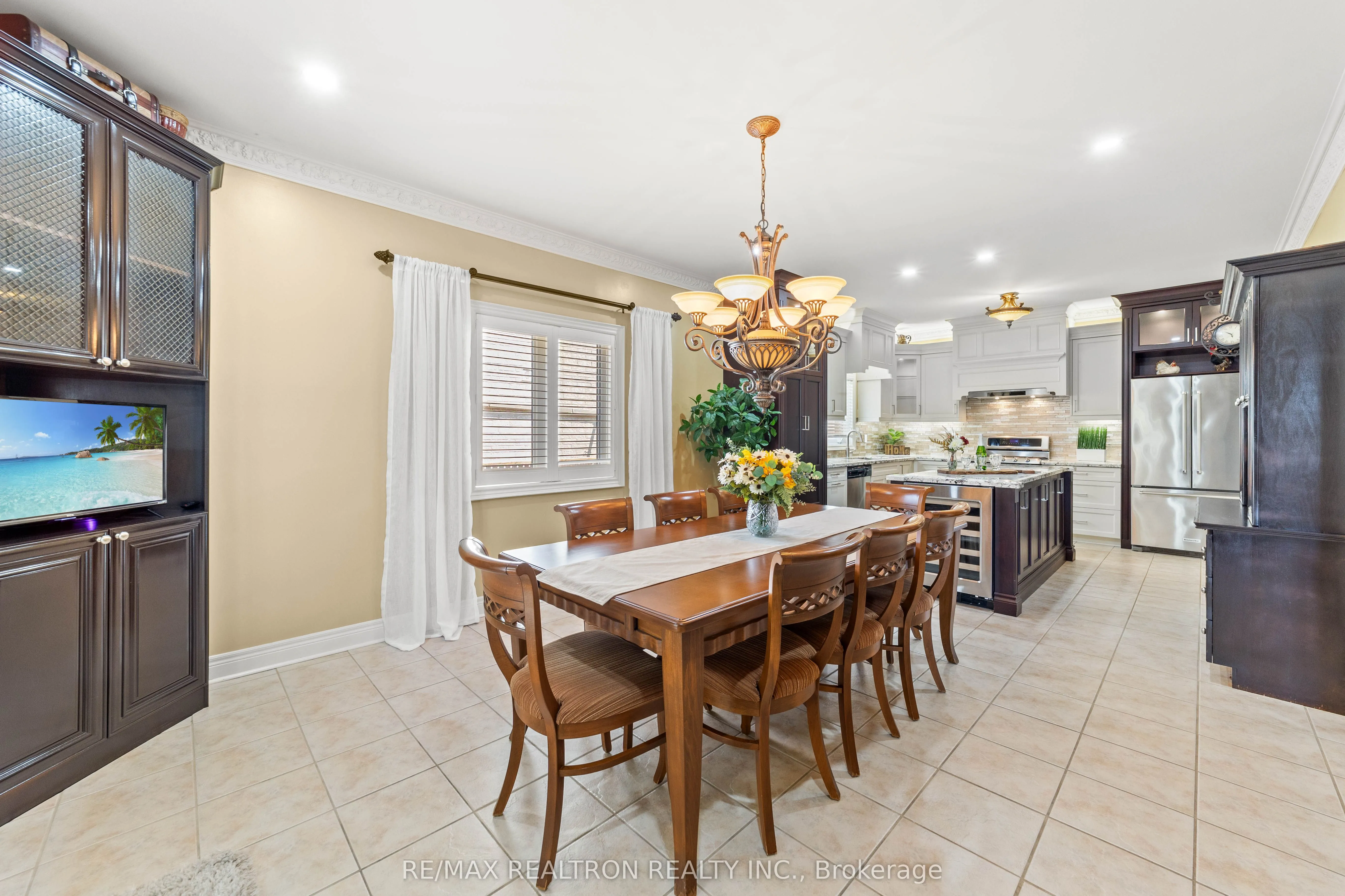 86 Novaview Crescent