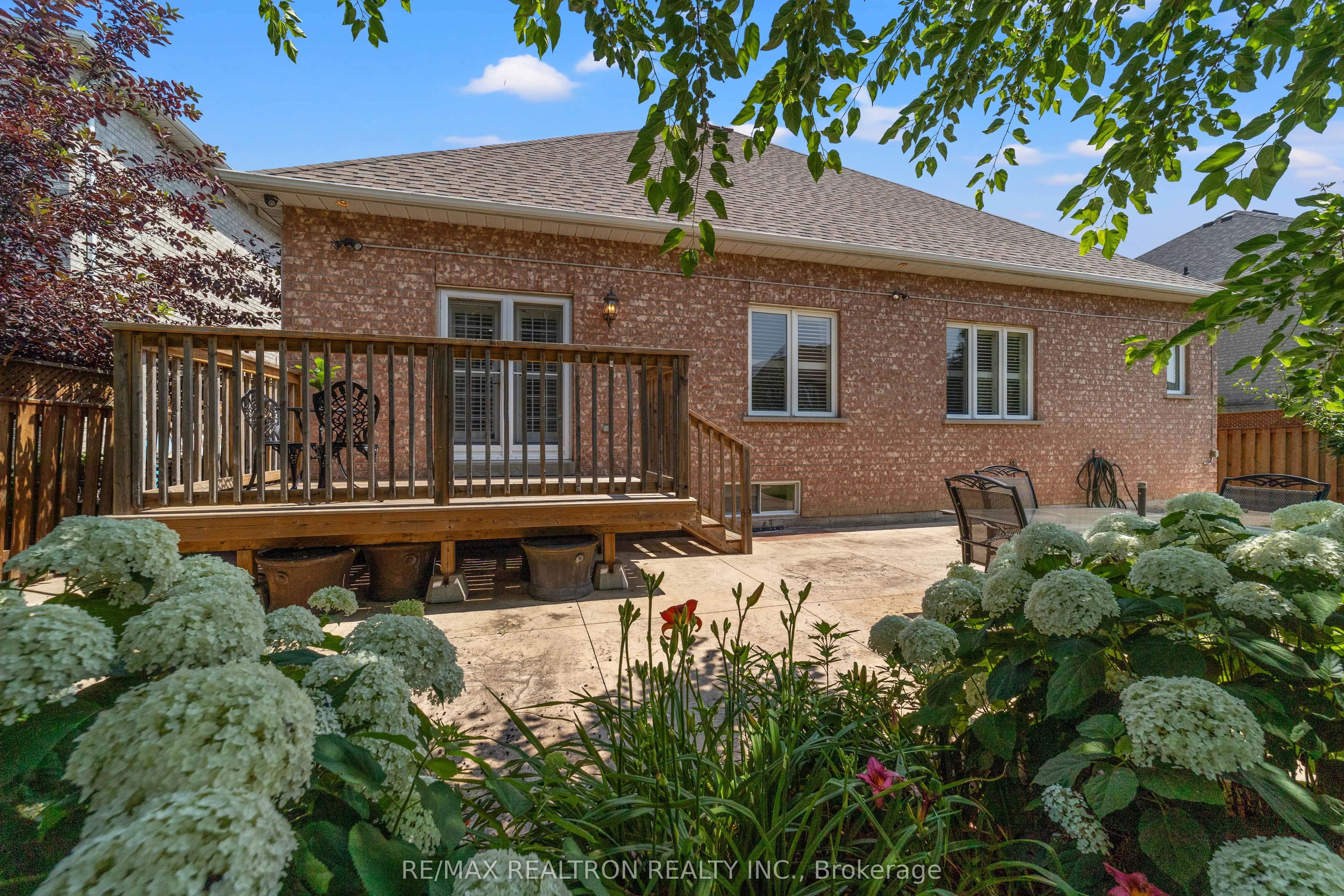 86 Novaview Crescent