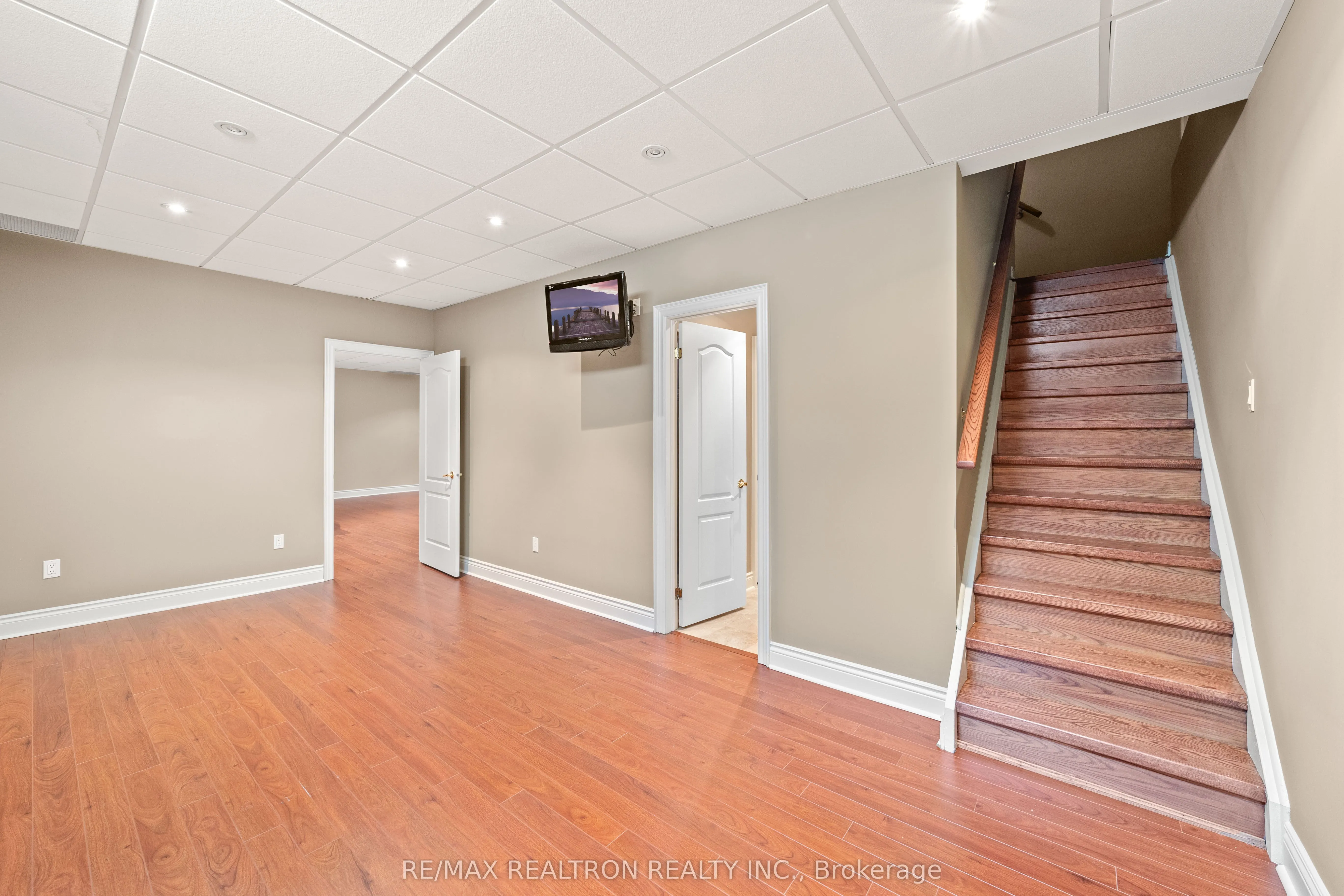 86 Novaview Crescent