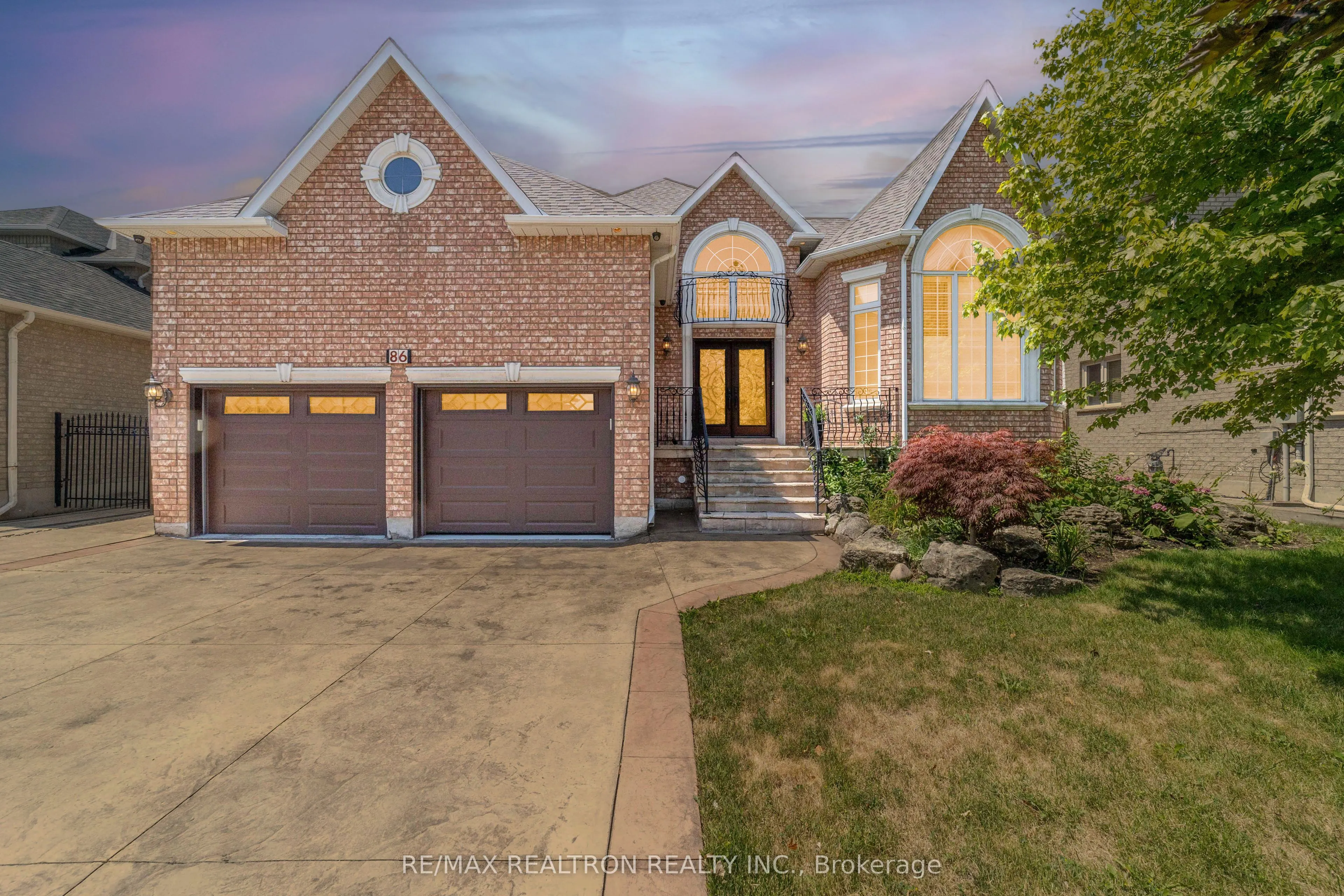 86 Novaview Crescent