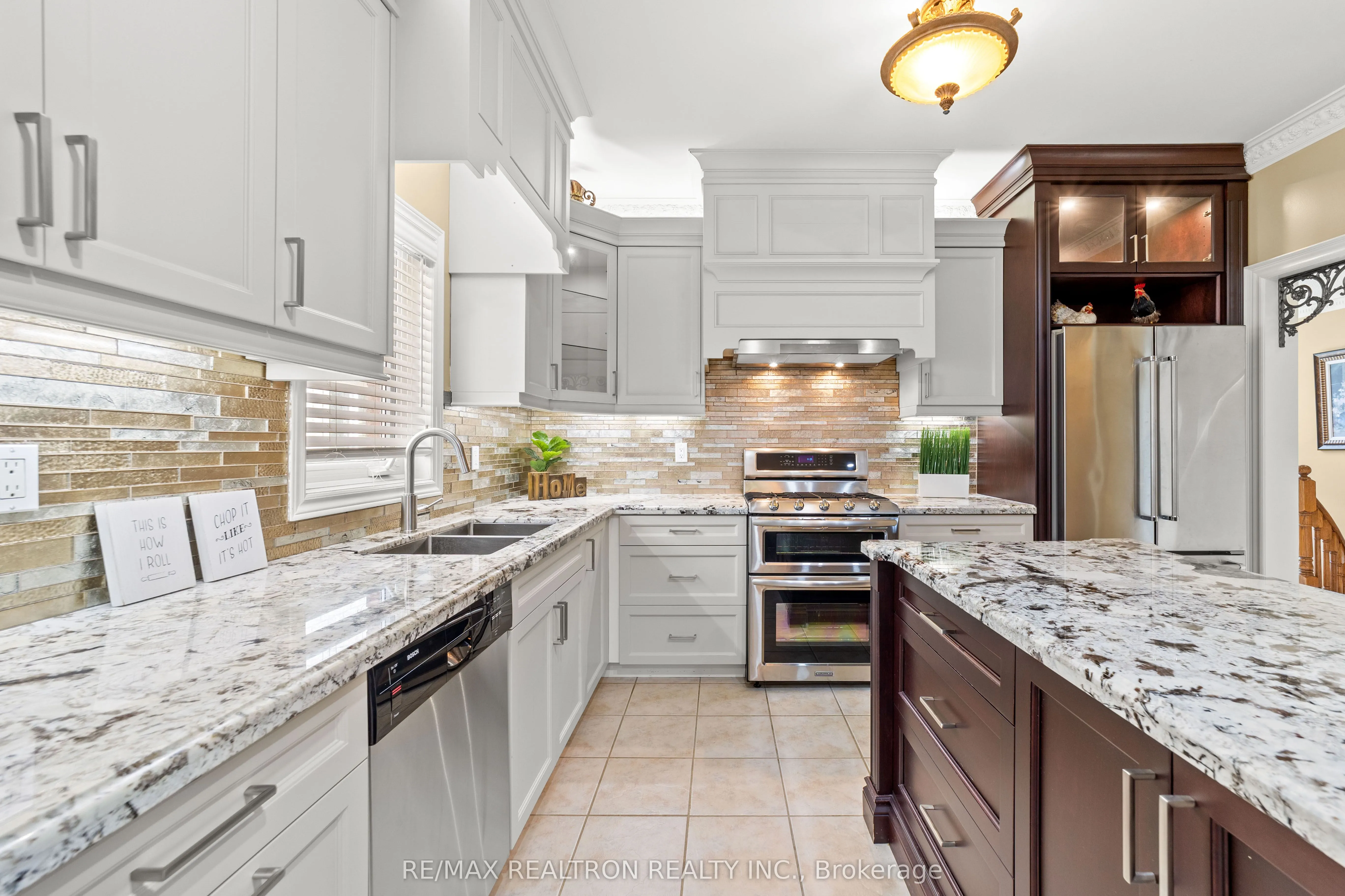 86 Novaview Crescent