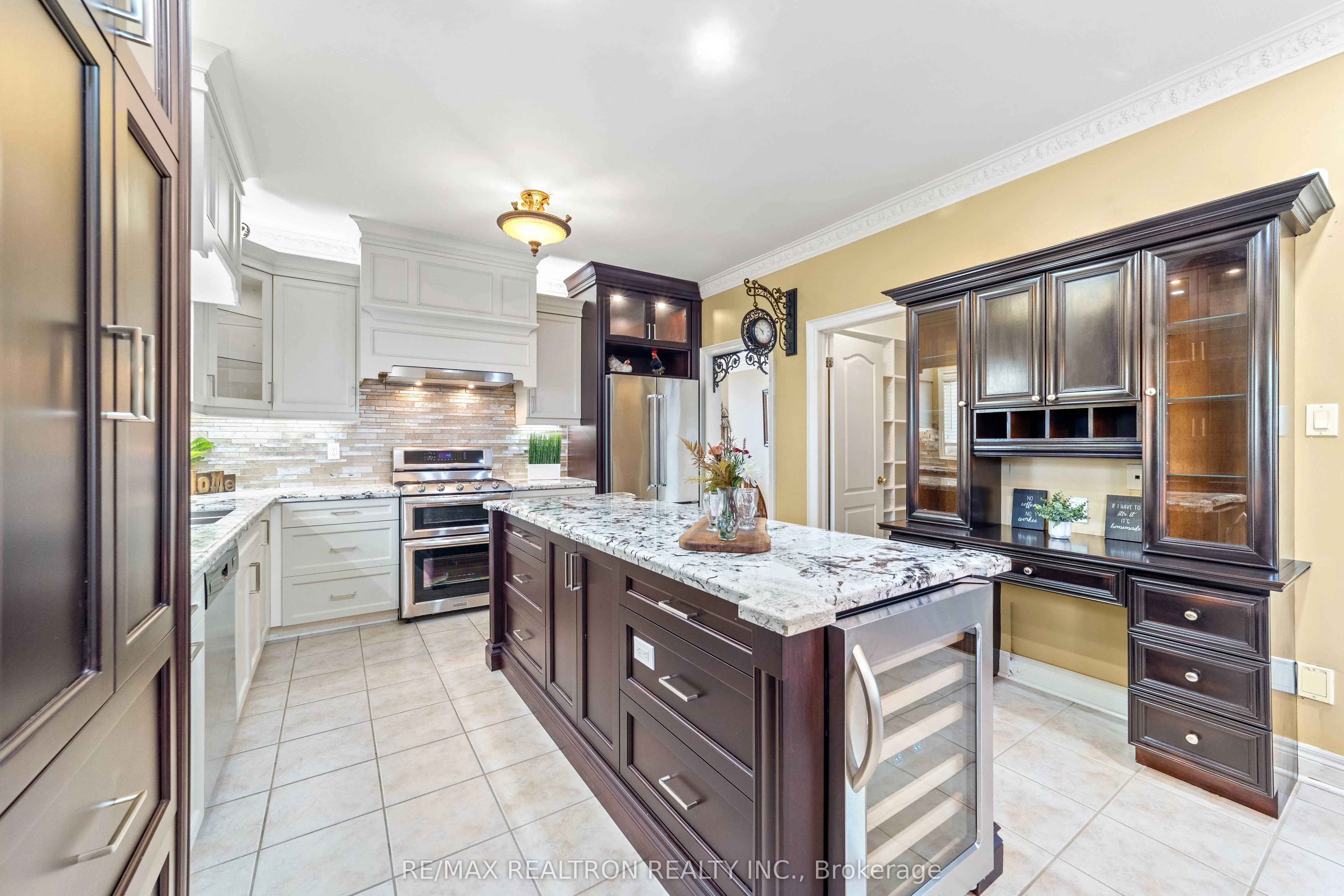 86 Novaview Crescent