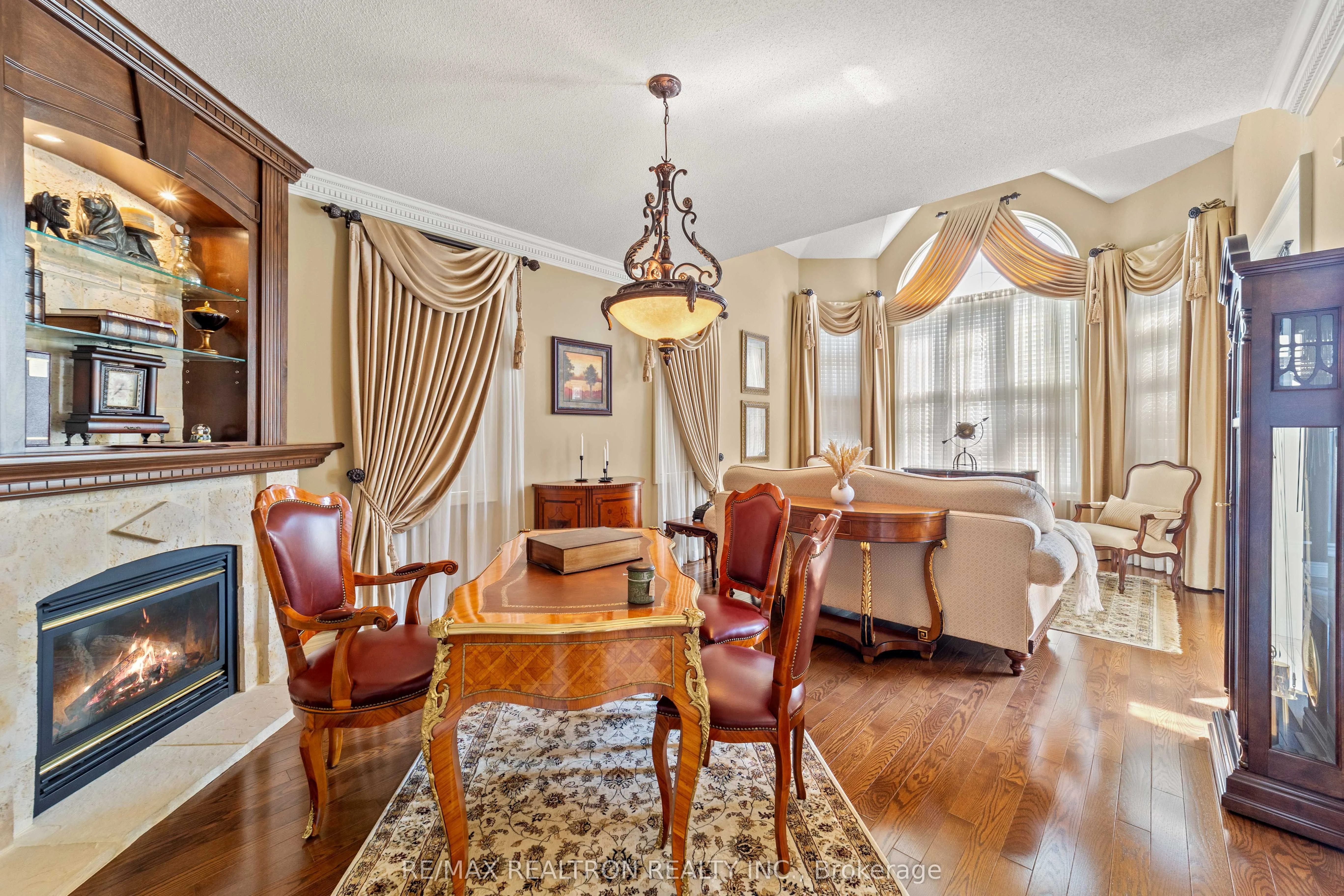 86 Novaview Crescent