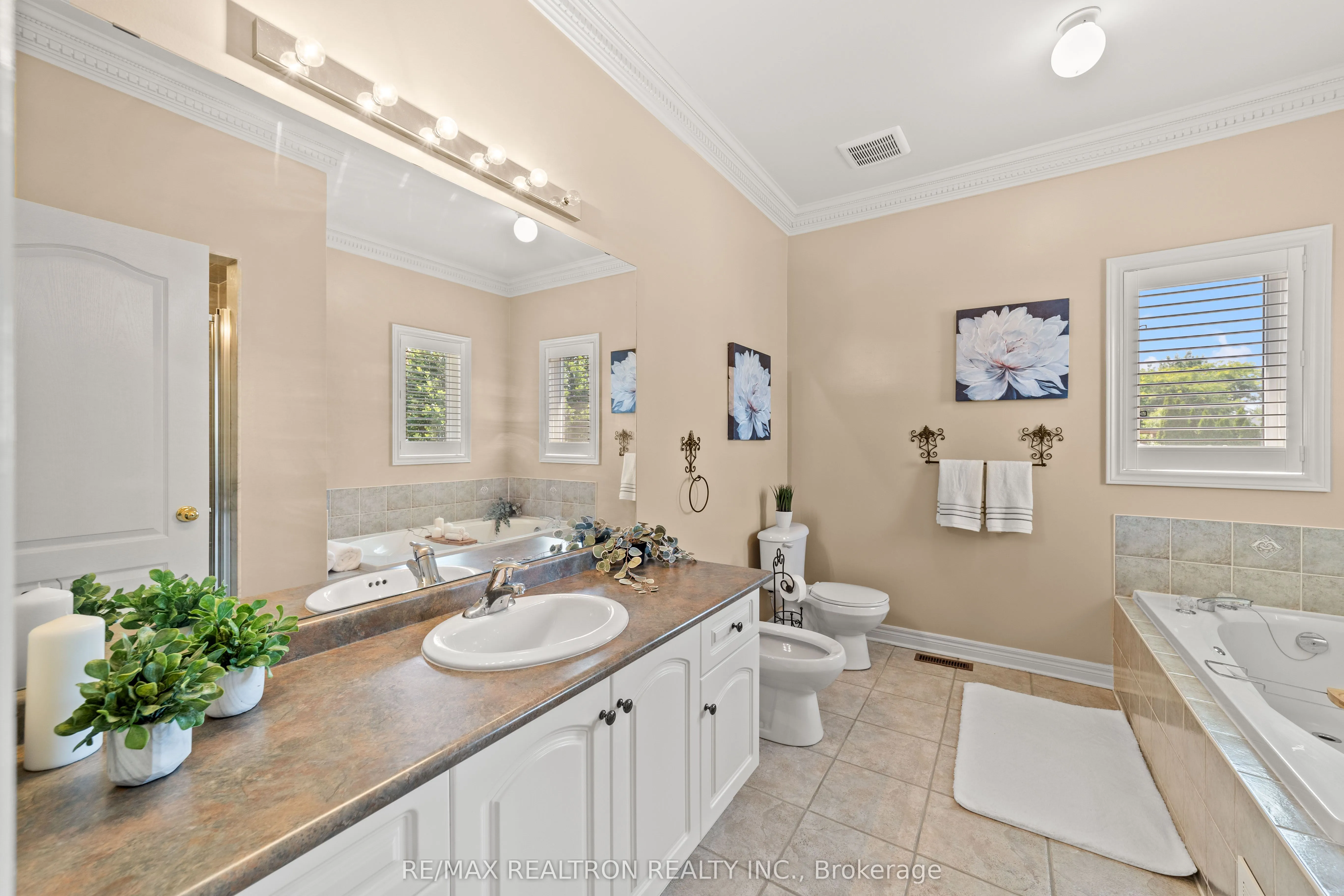 86 Novaview Crescent