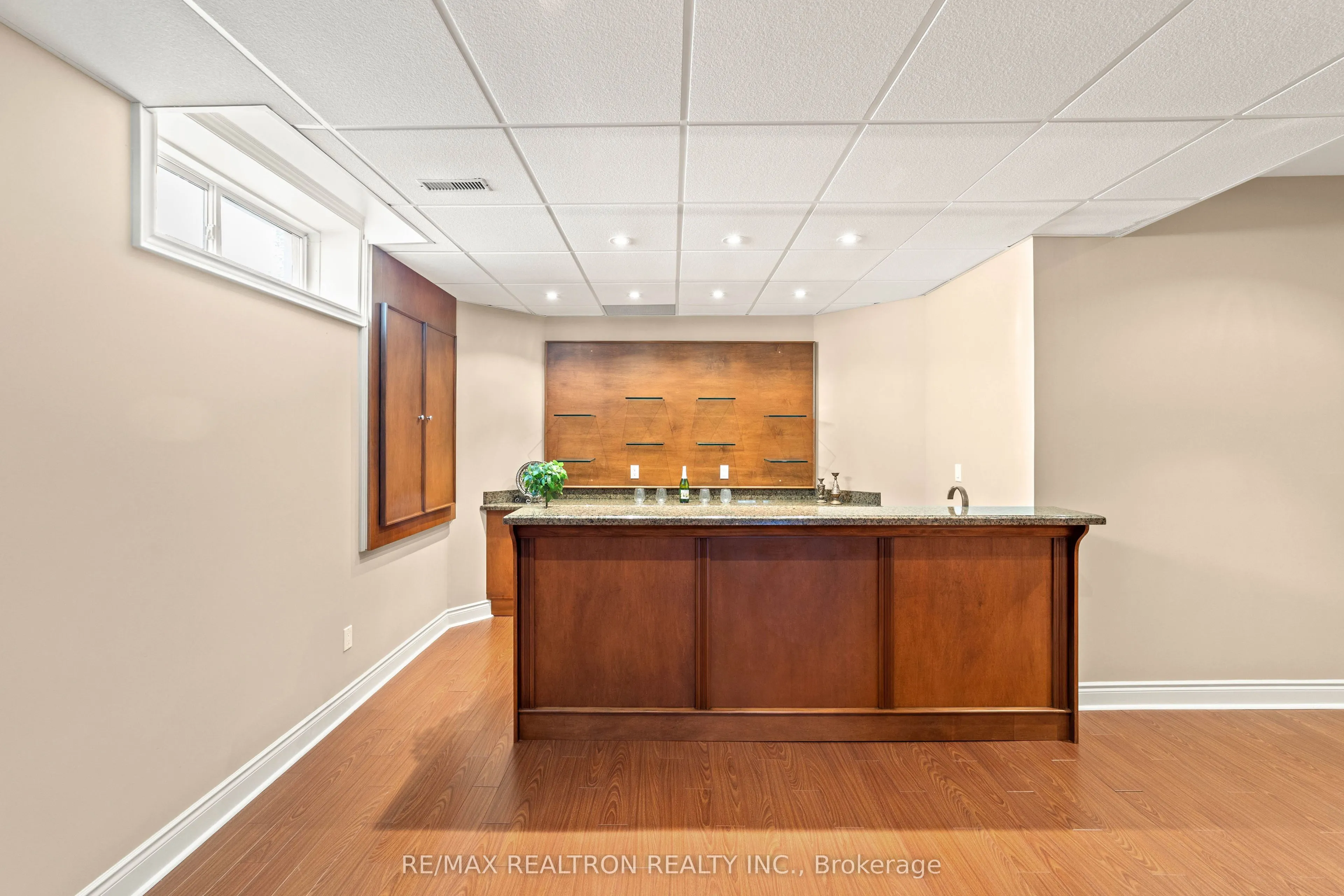 86 Novaview Crescent