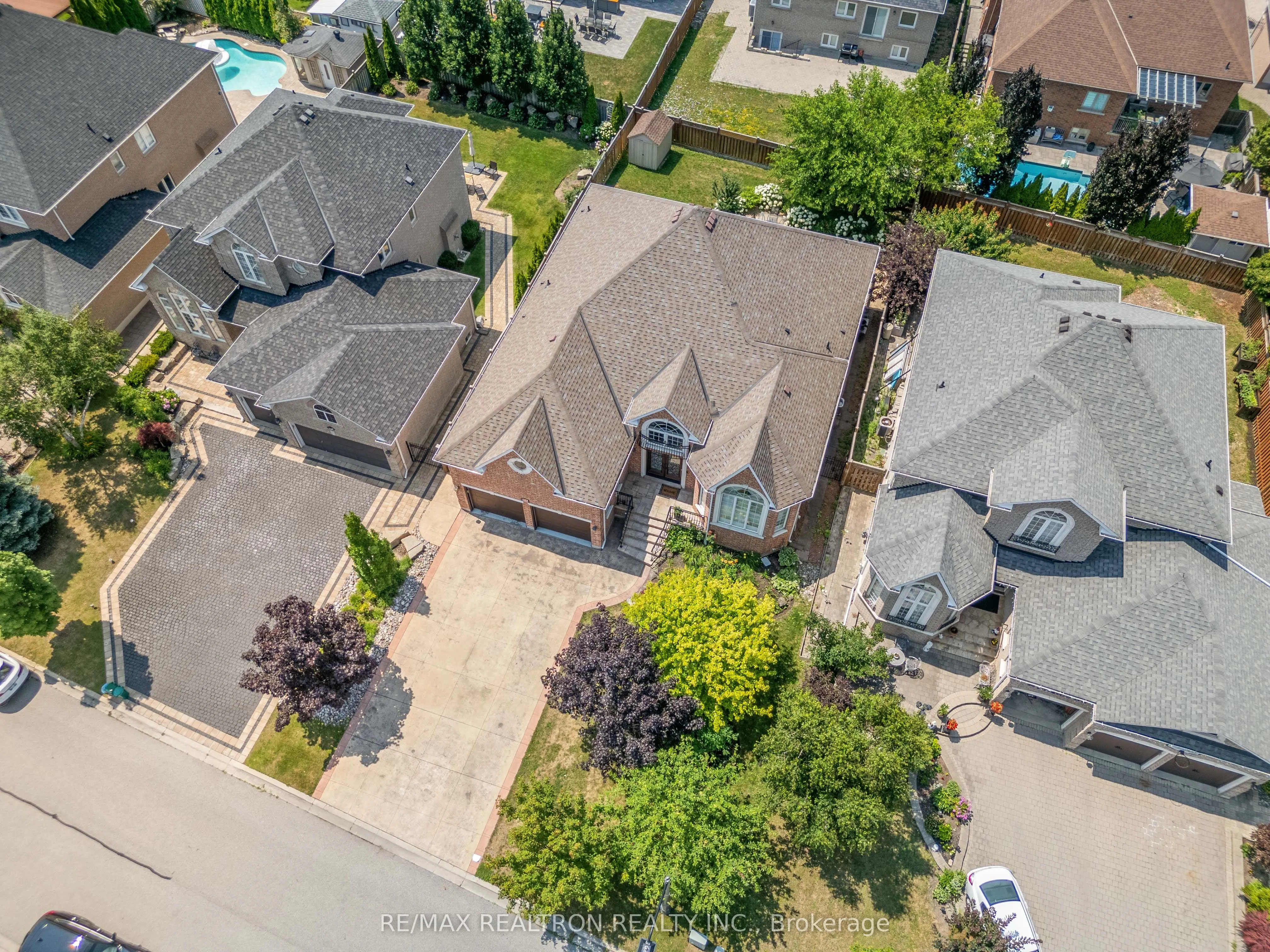 86 Novaview Crescent