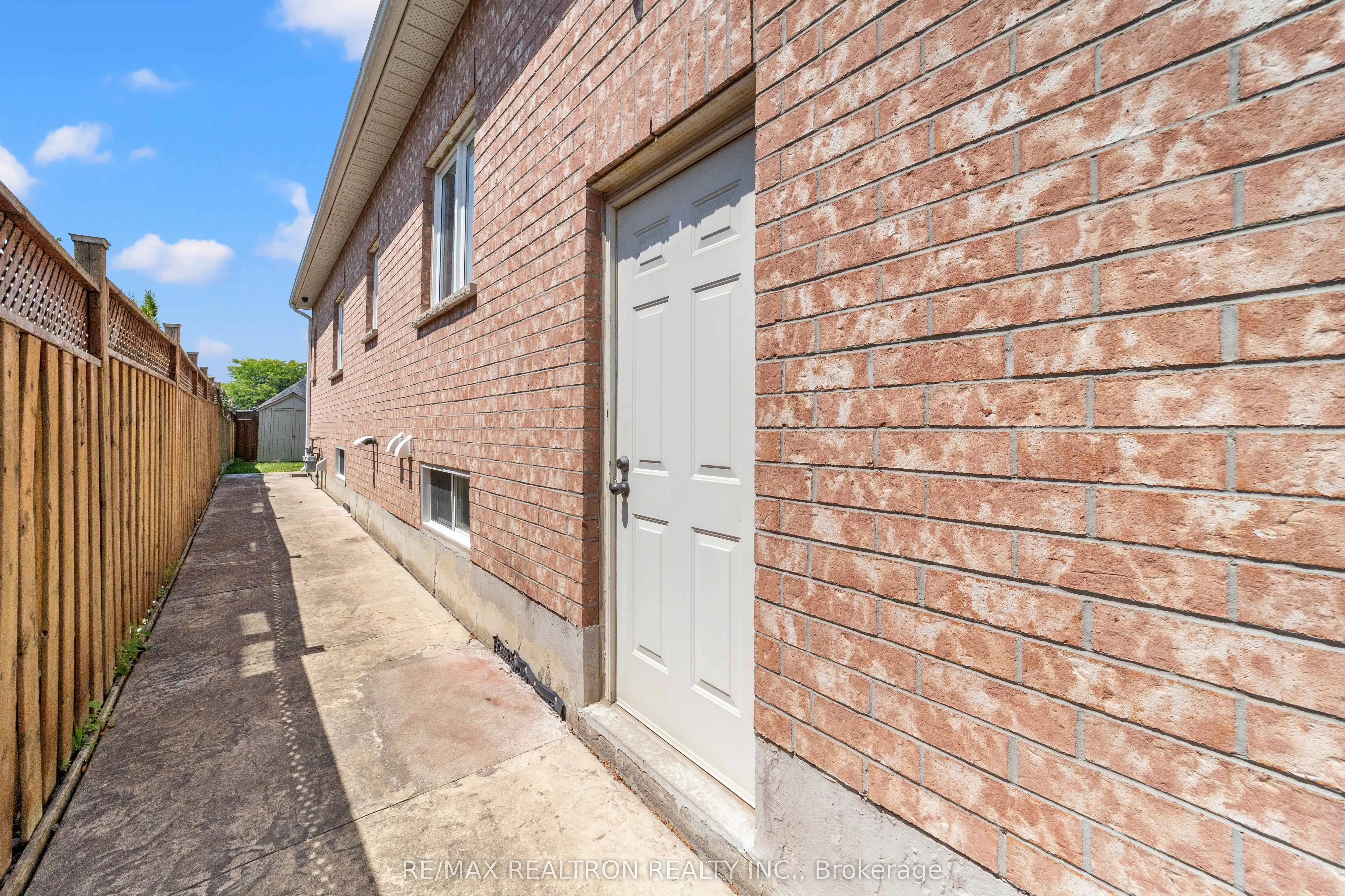 86 Novaview Crescent