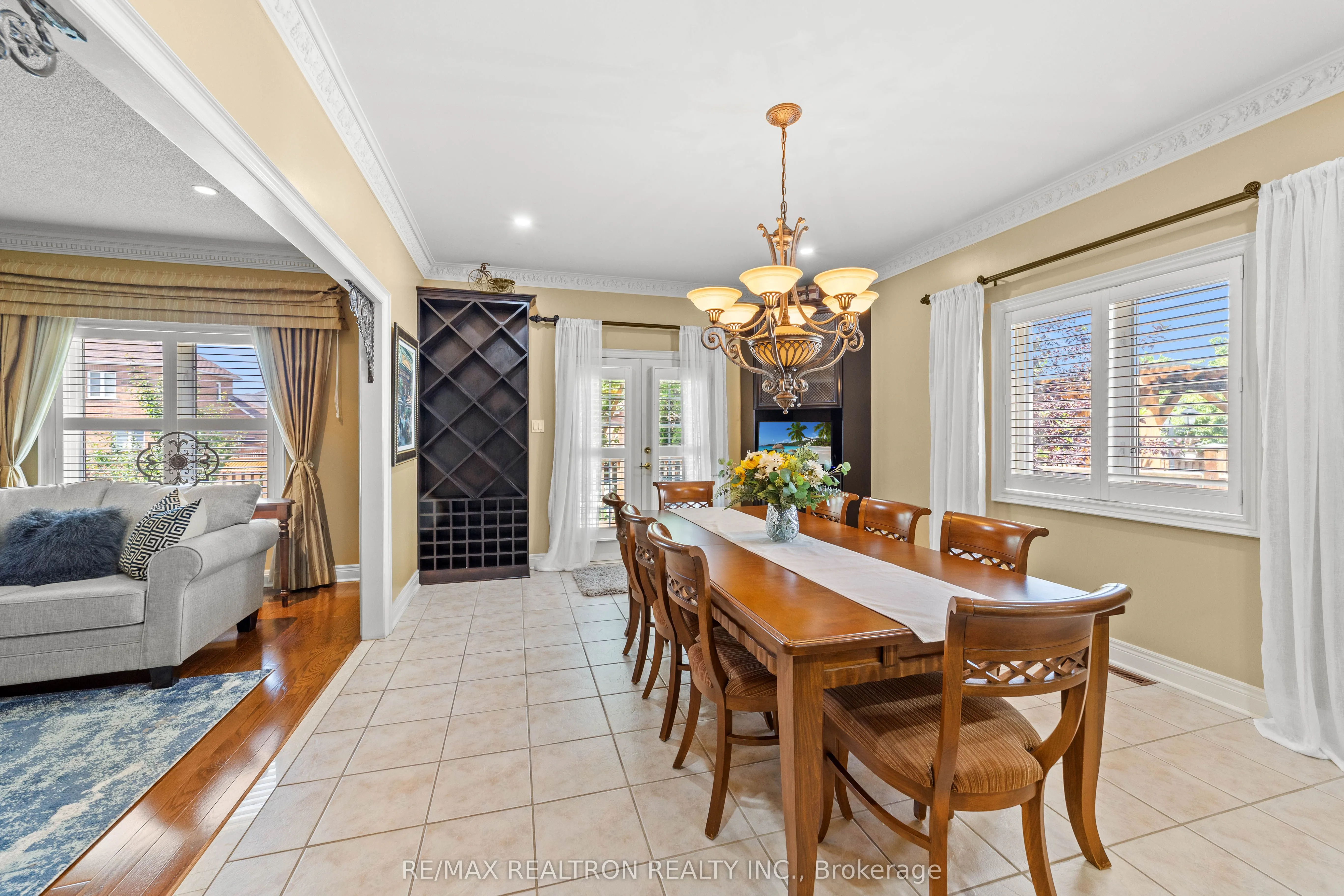 86 Novaview Crescent