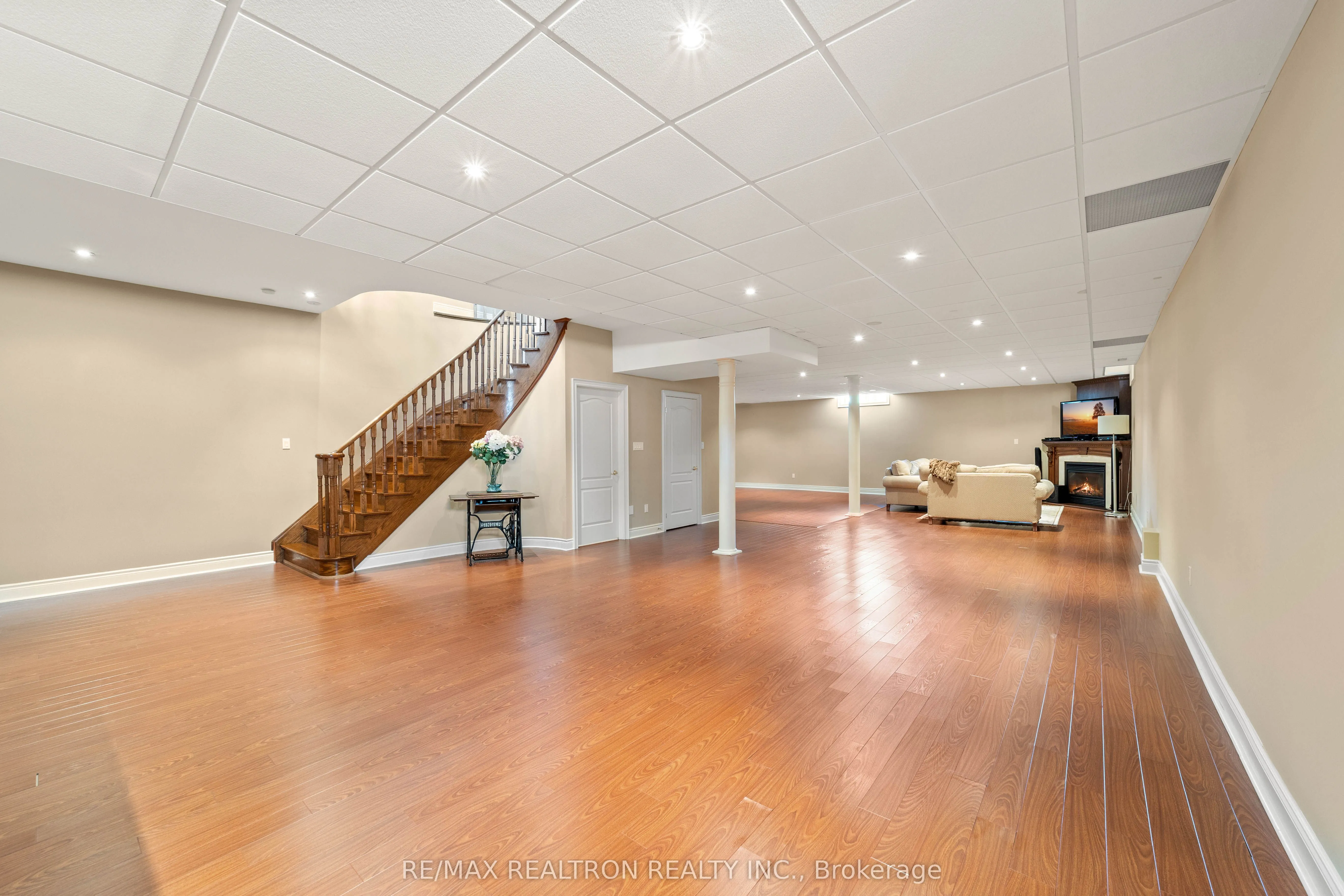 86 Novaview Crescent