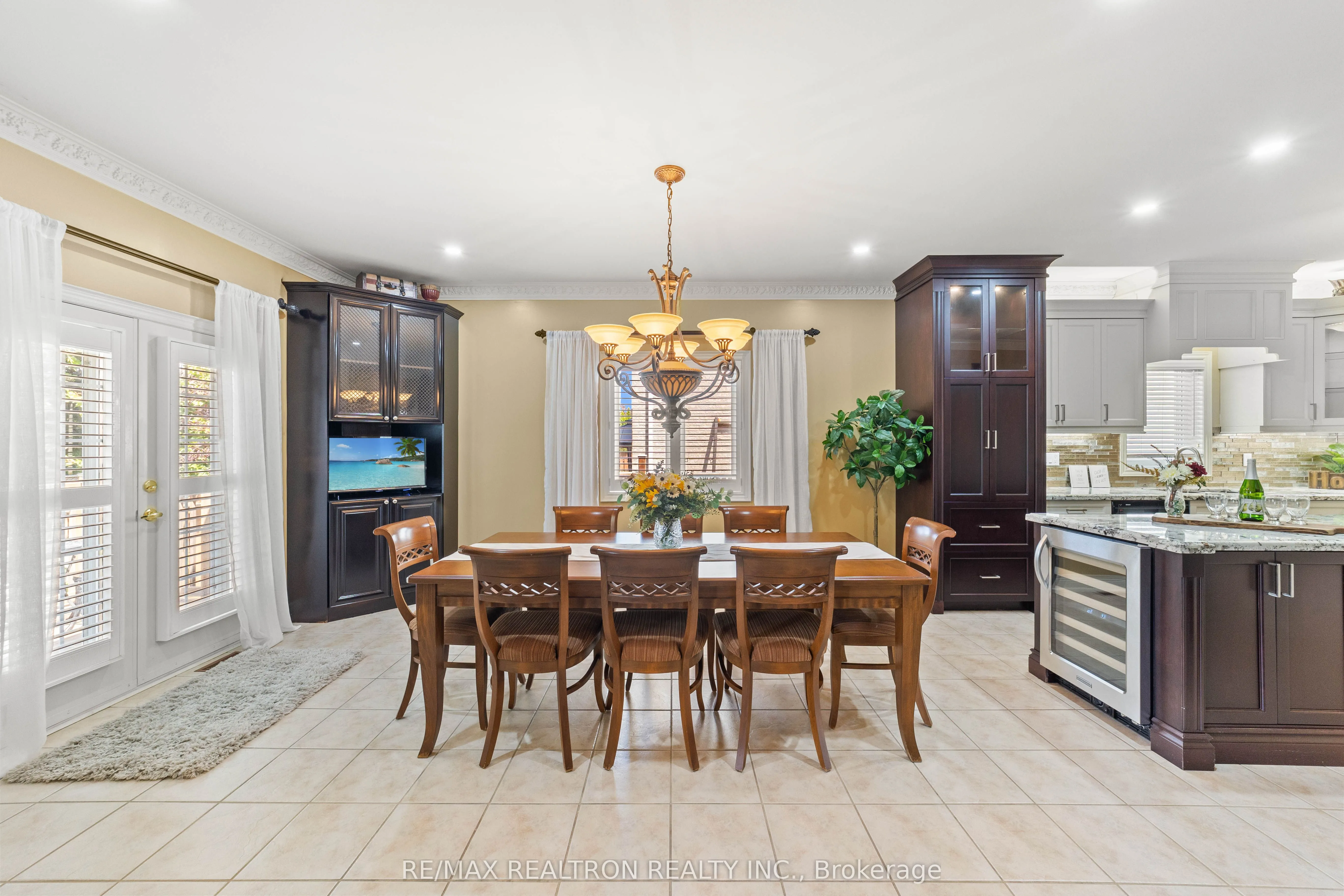 86 Novaview Crescent
