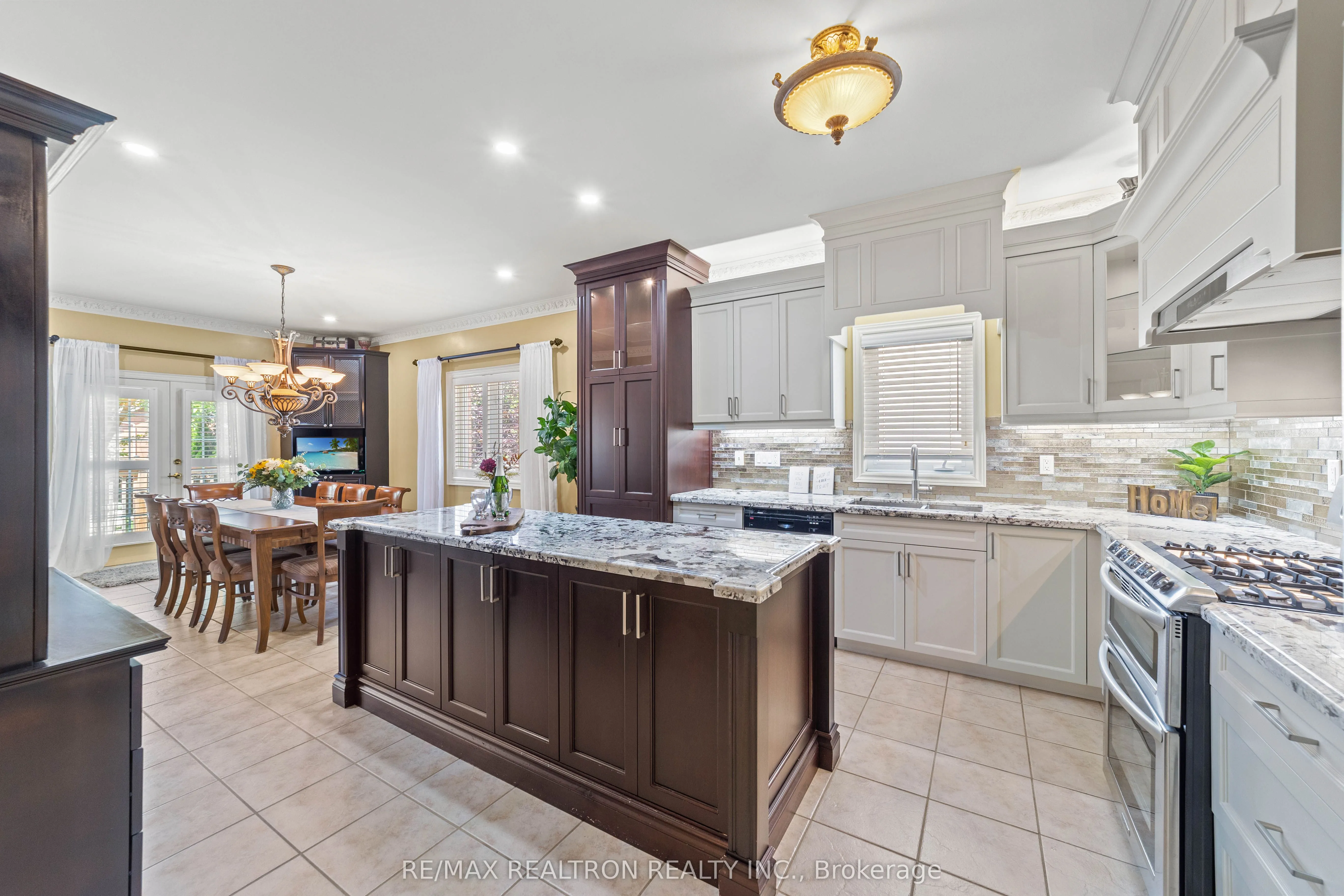 86 Novaview Crescent