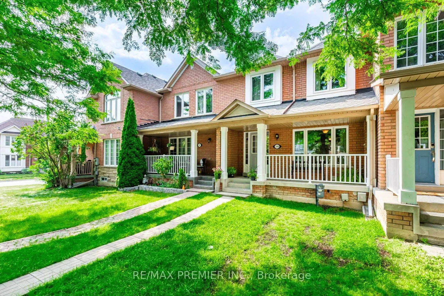 215 Equator Crescent