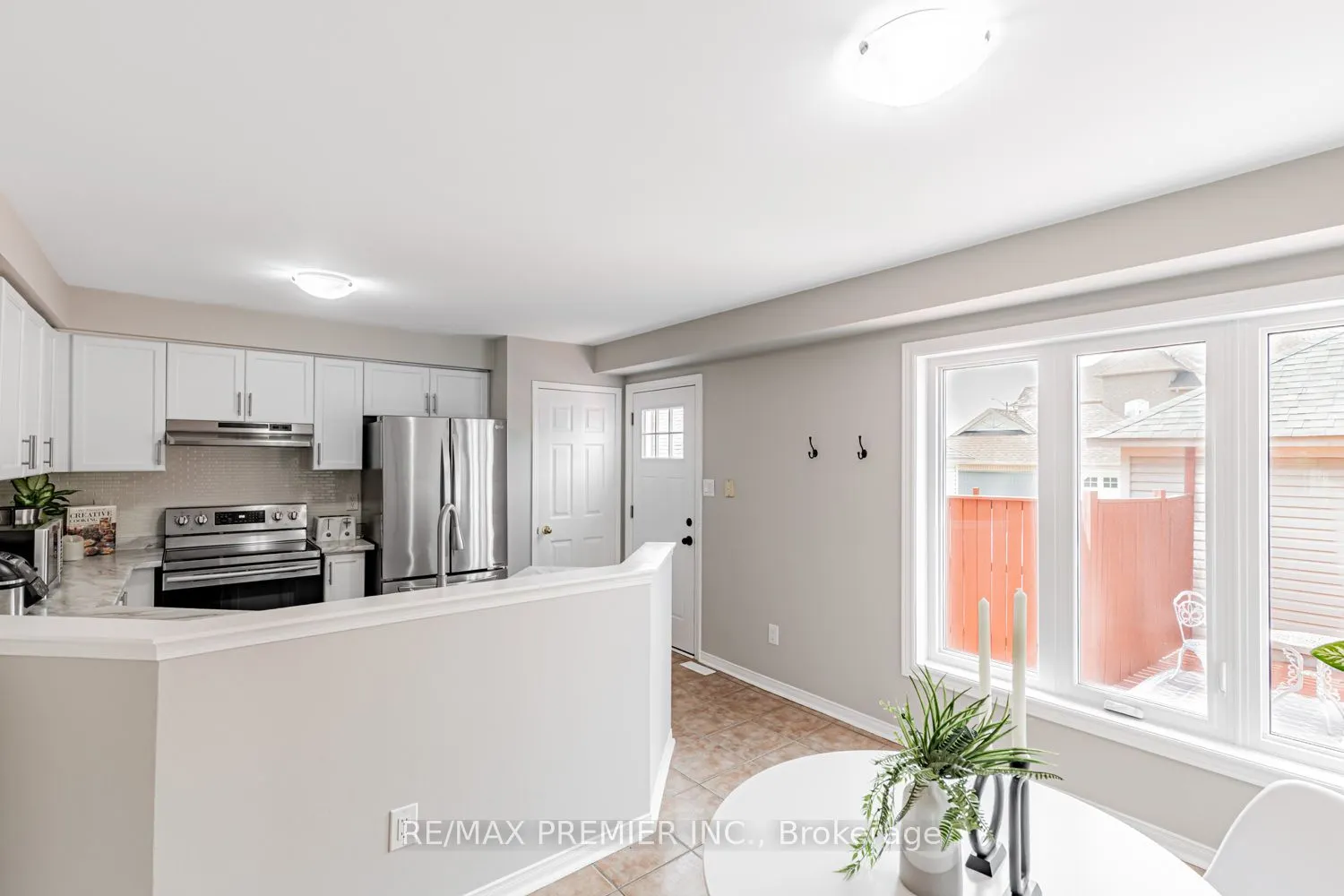 215 Equator Crescent