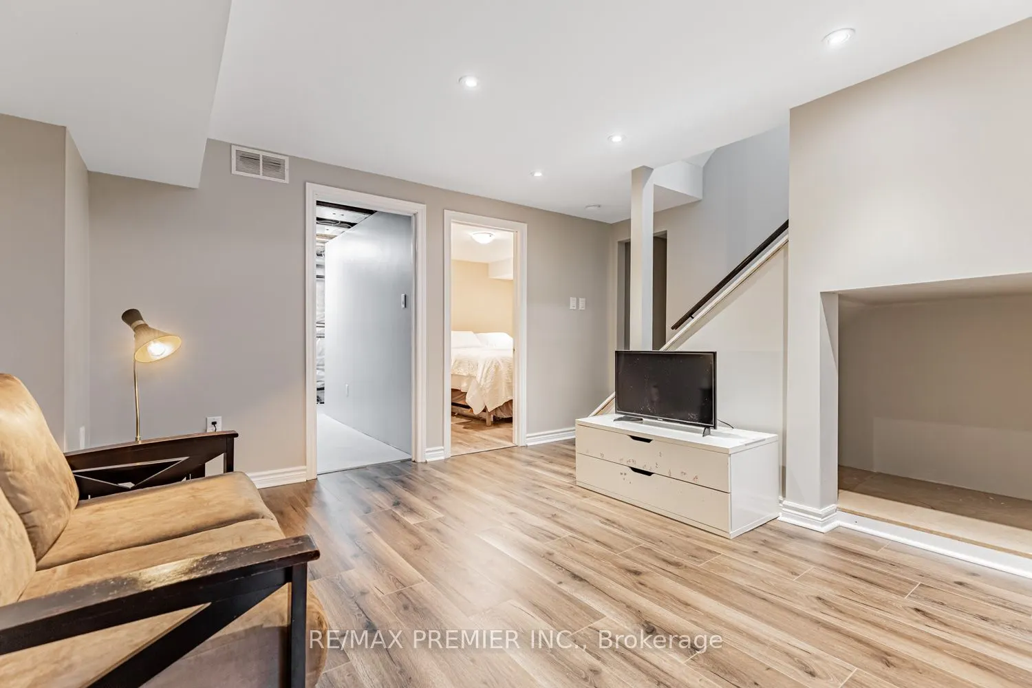 215 Equator Crescent