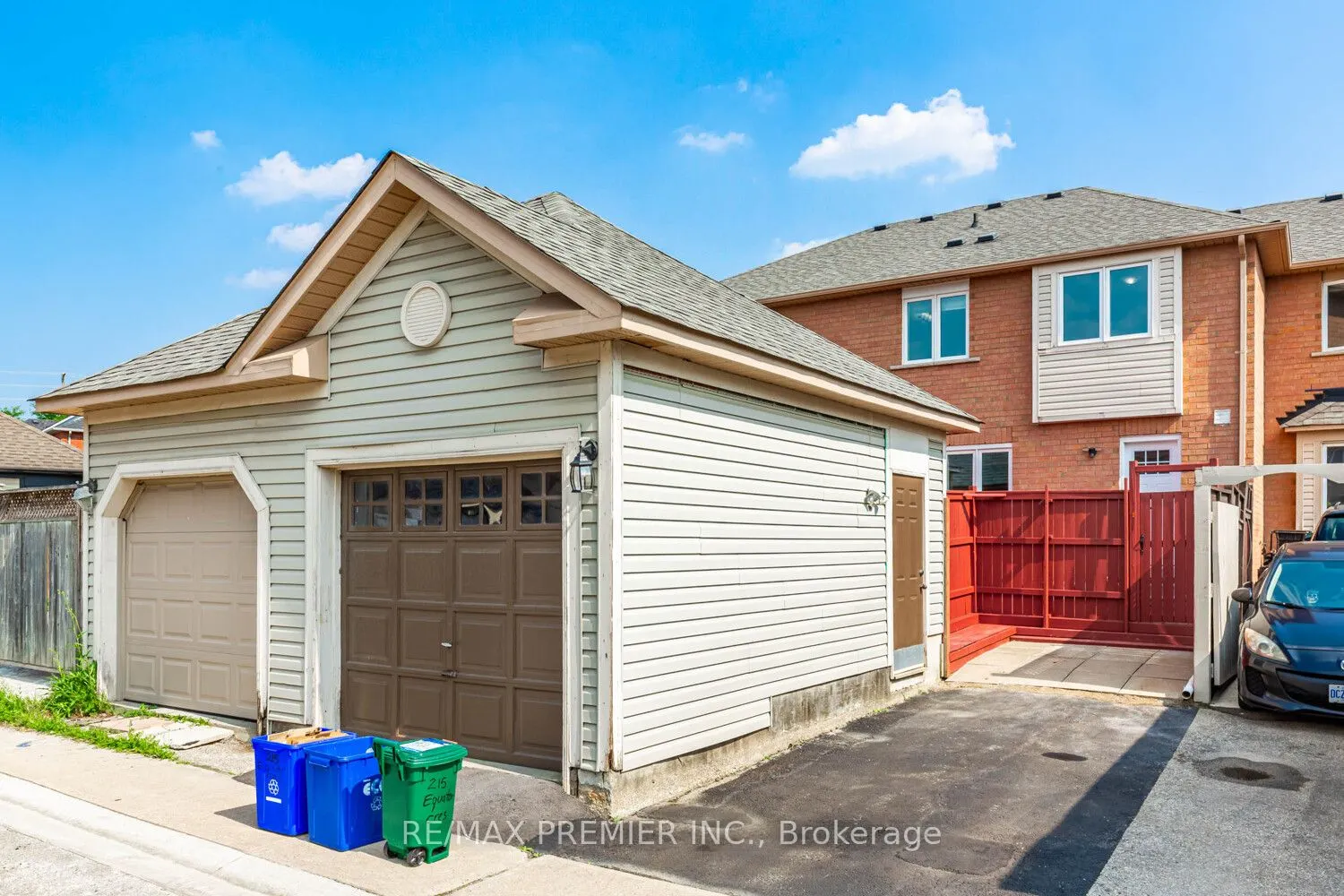 215 Equator Crescent