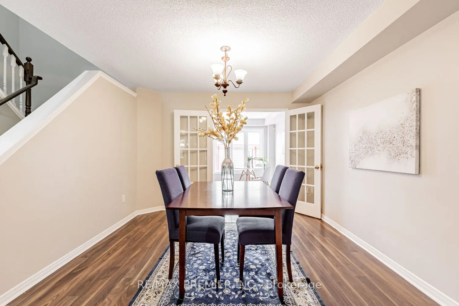 215 Equator Crescent