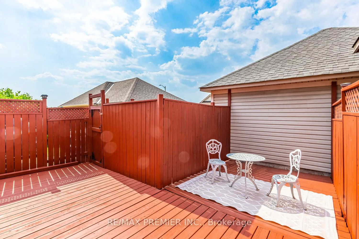 215 Equator Crescent
