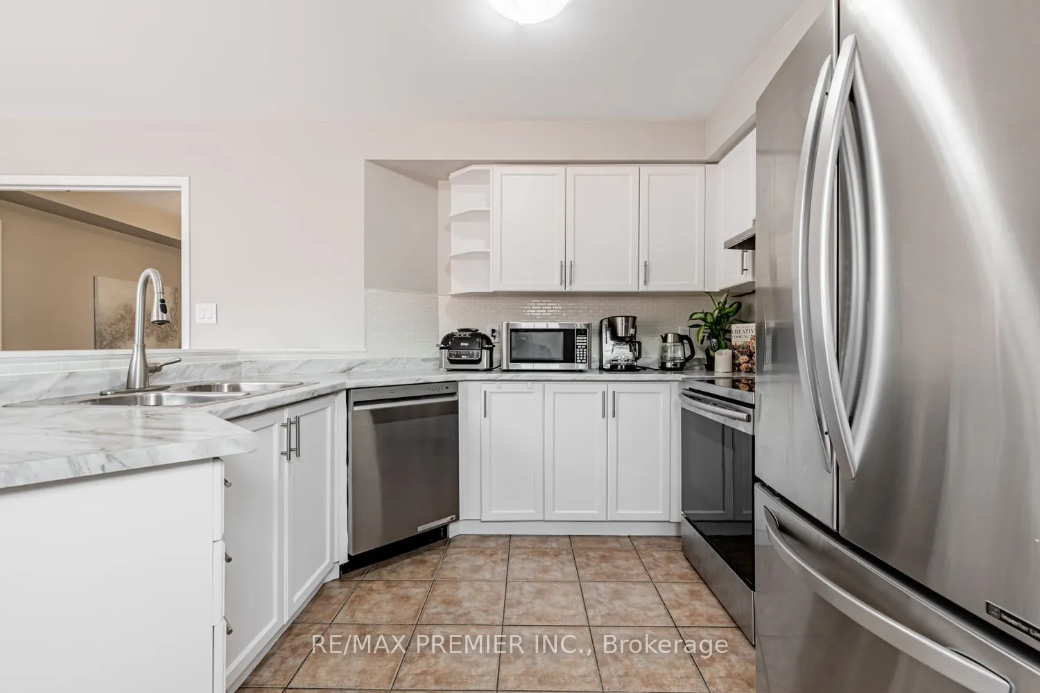 215 Equator Crescent