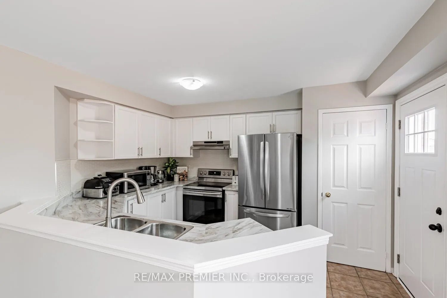 215 Equator Crescent