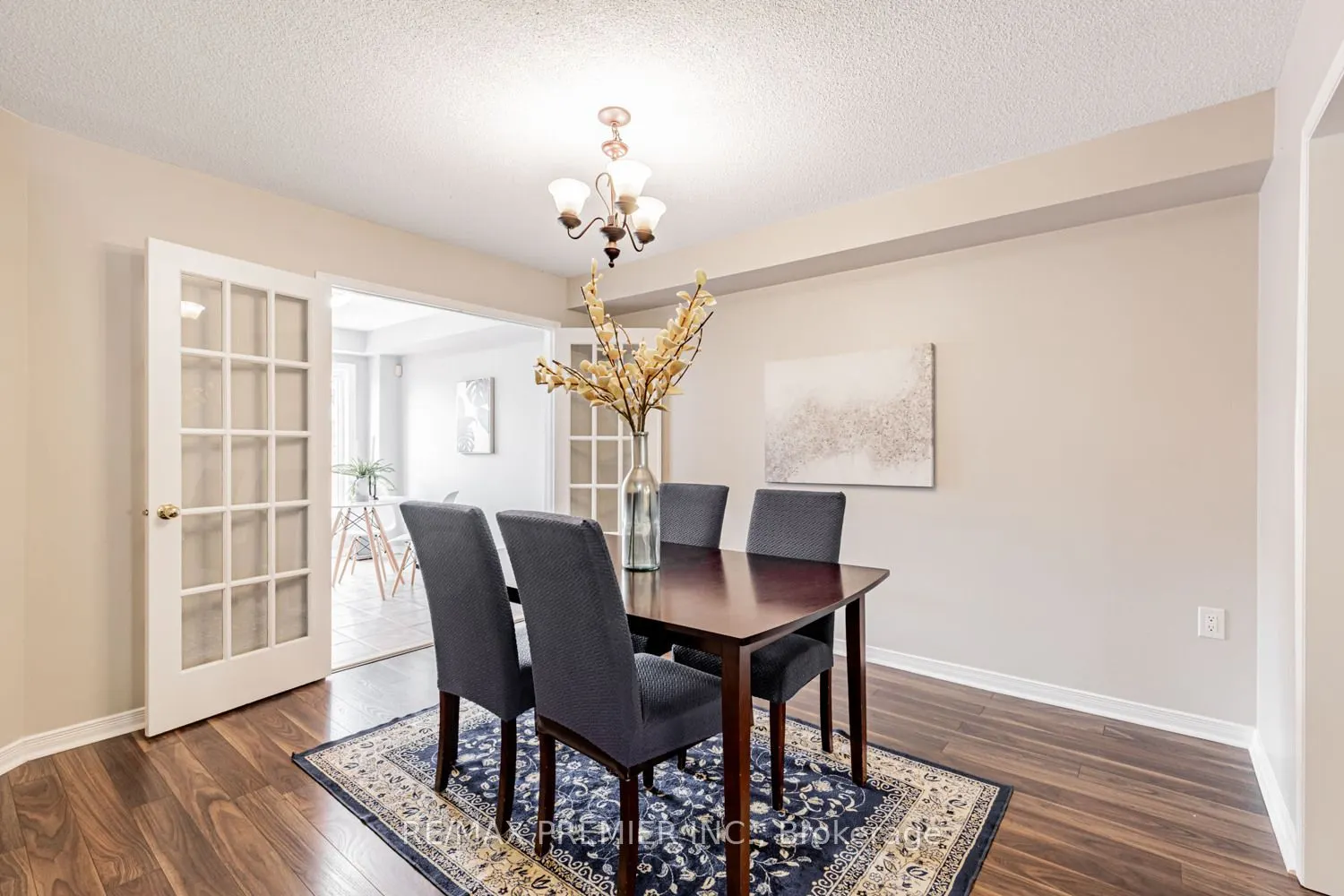 215 Equator Crescent