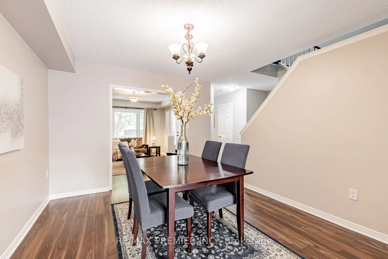 215 Equator Crescent
