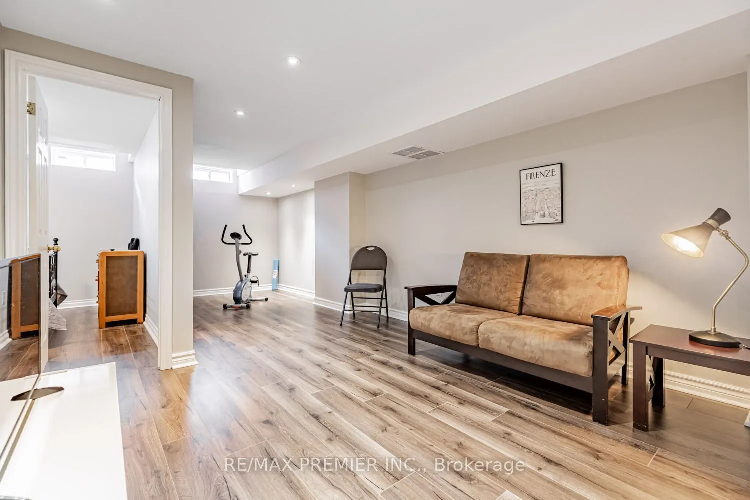 215 Equator Crescent