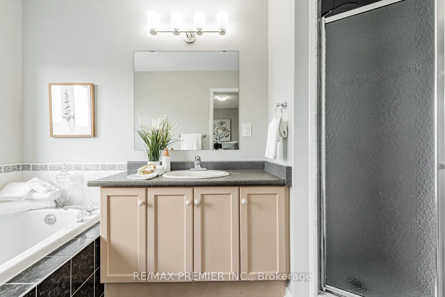 215 Equator Crescent