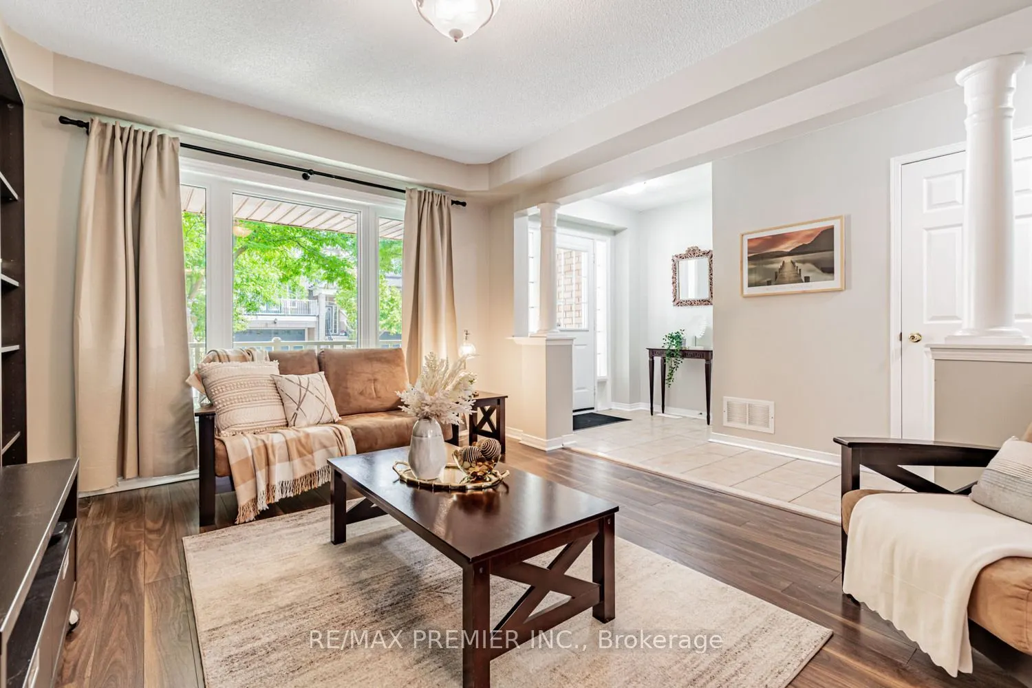 215 Equator Crescent