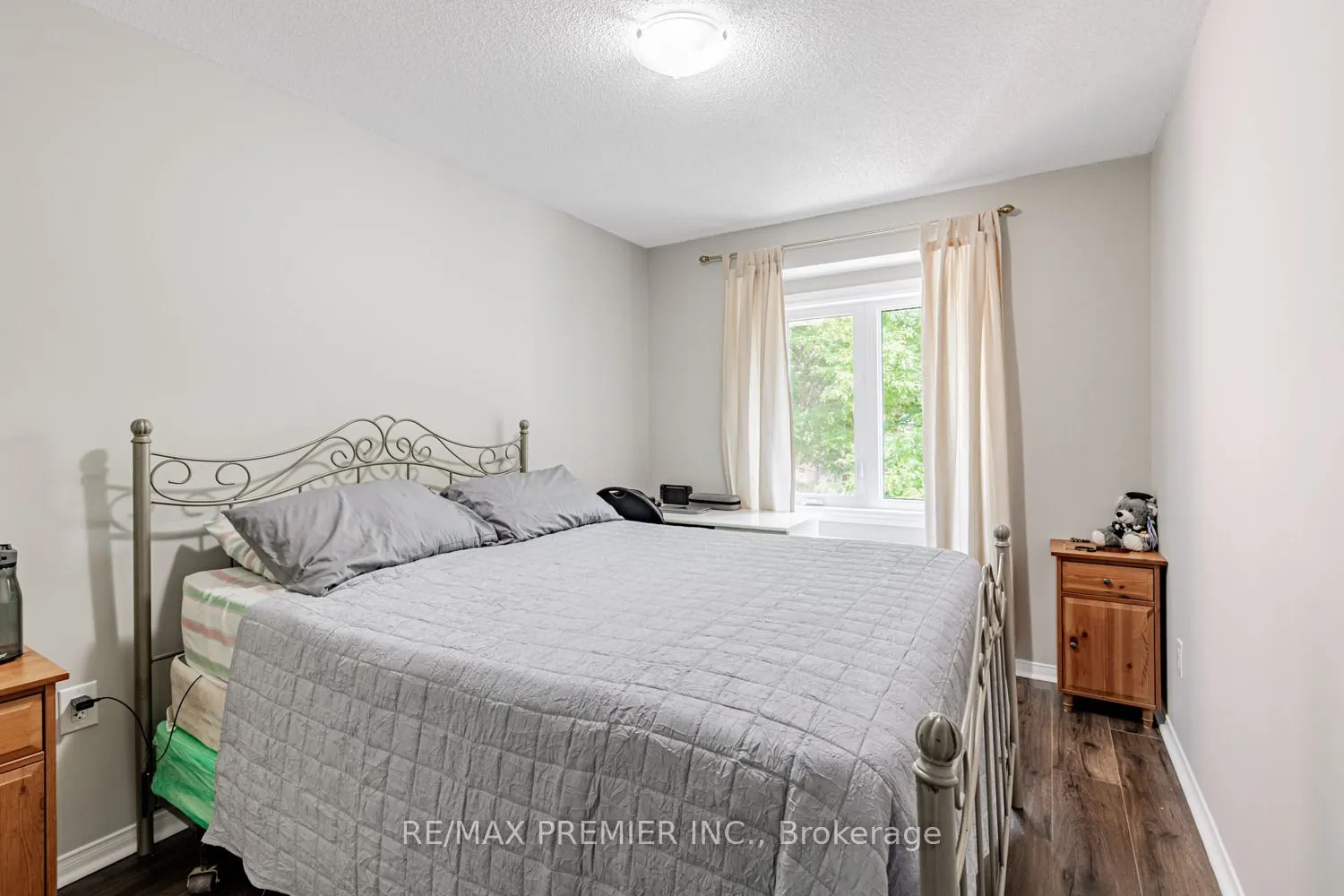 215 Equator Crescent