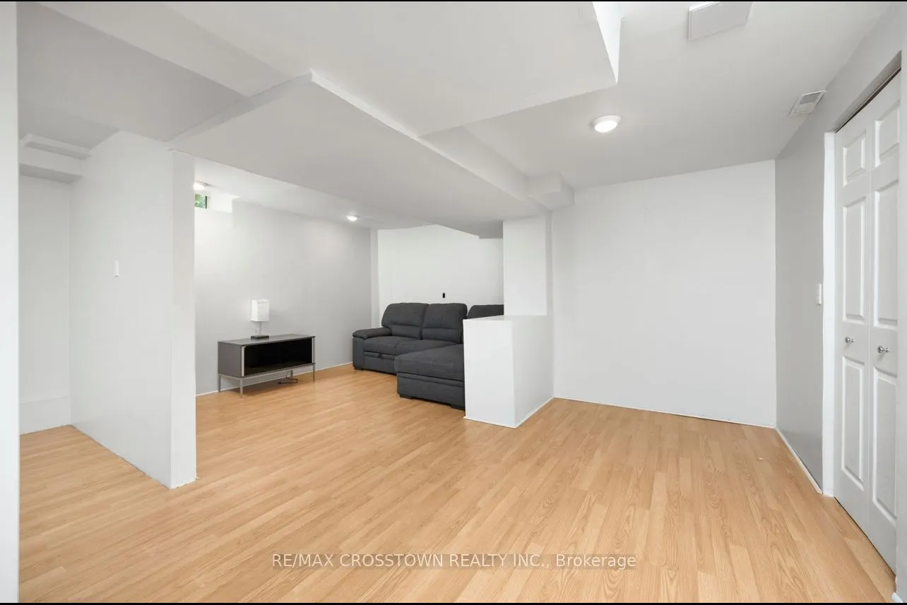 1937 Wilson Street W