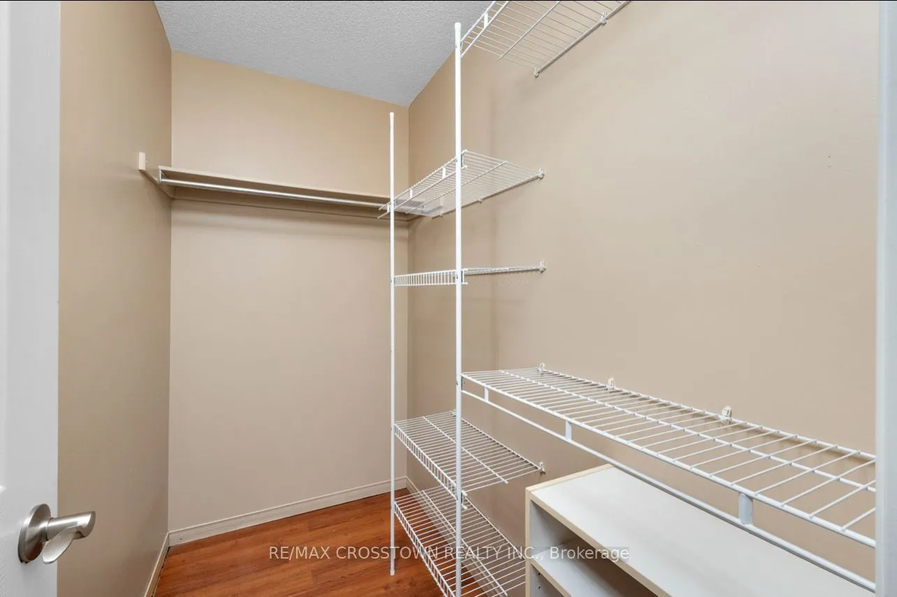 1937 Wilson Street W