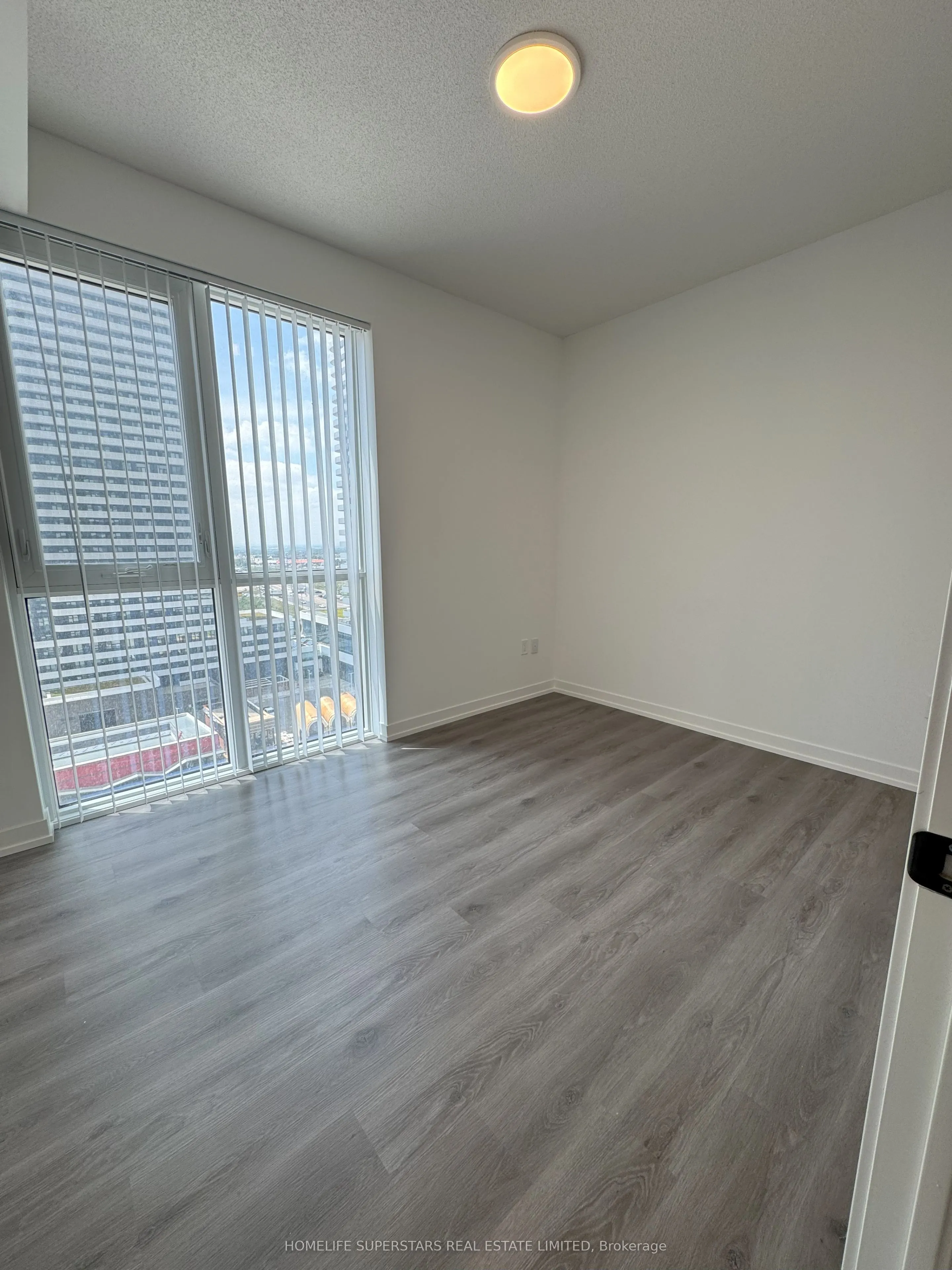 28 Interchange Way, #1512