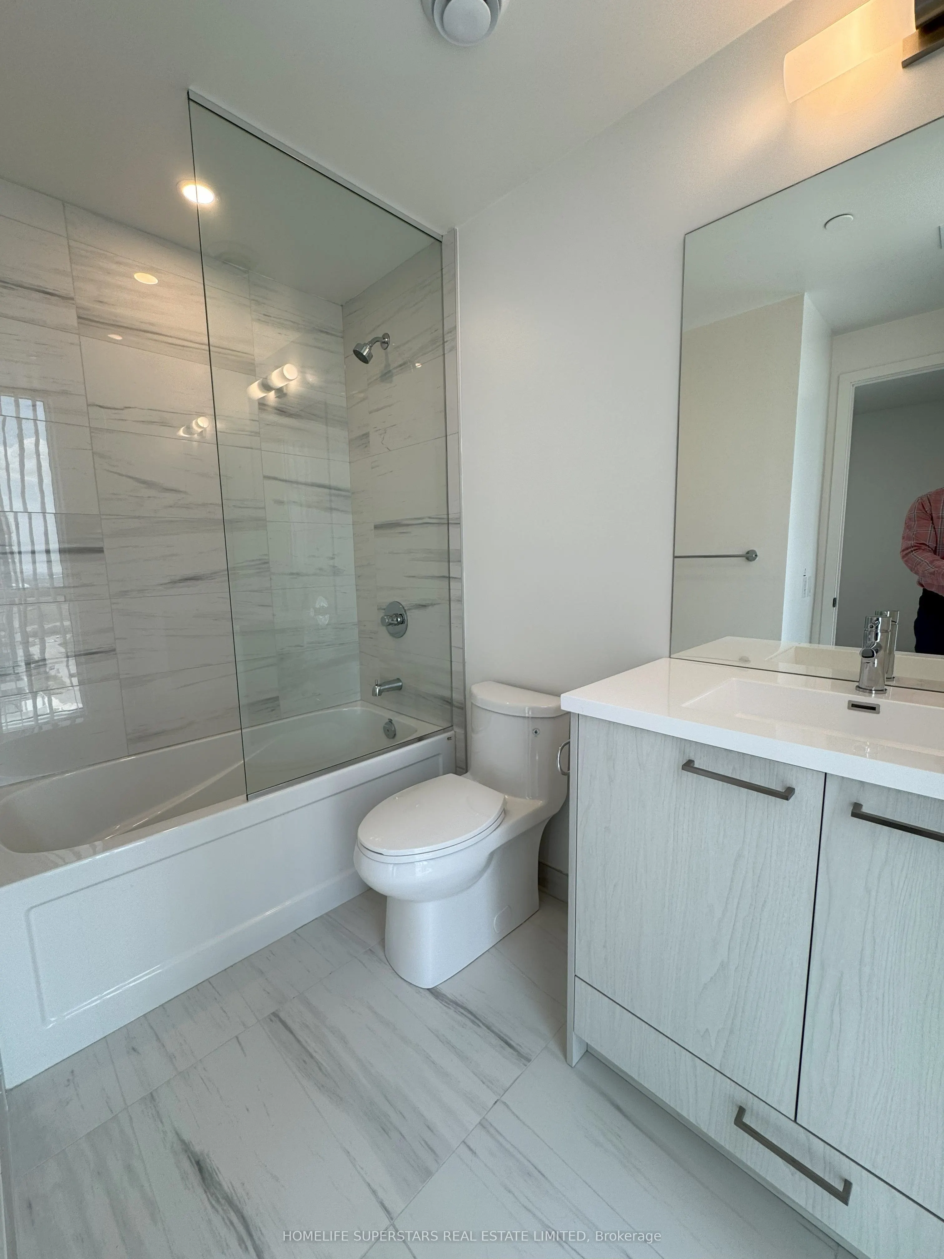 28 Interchange Way, #1512