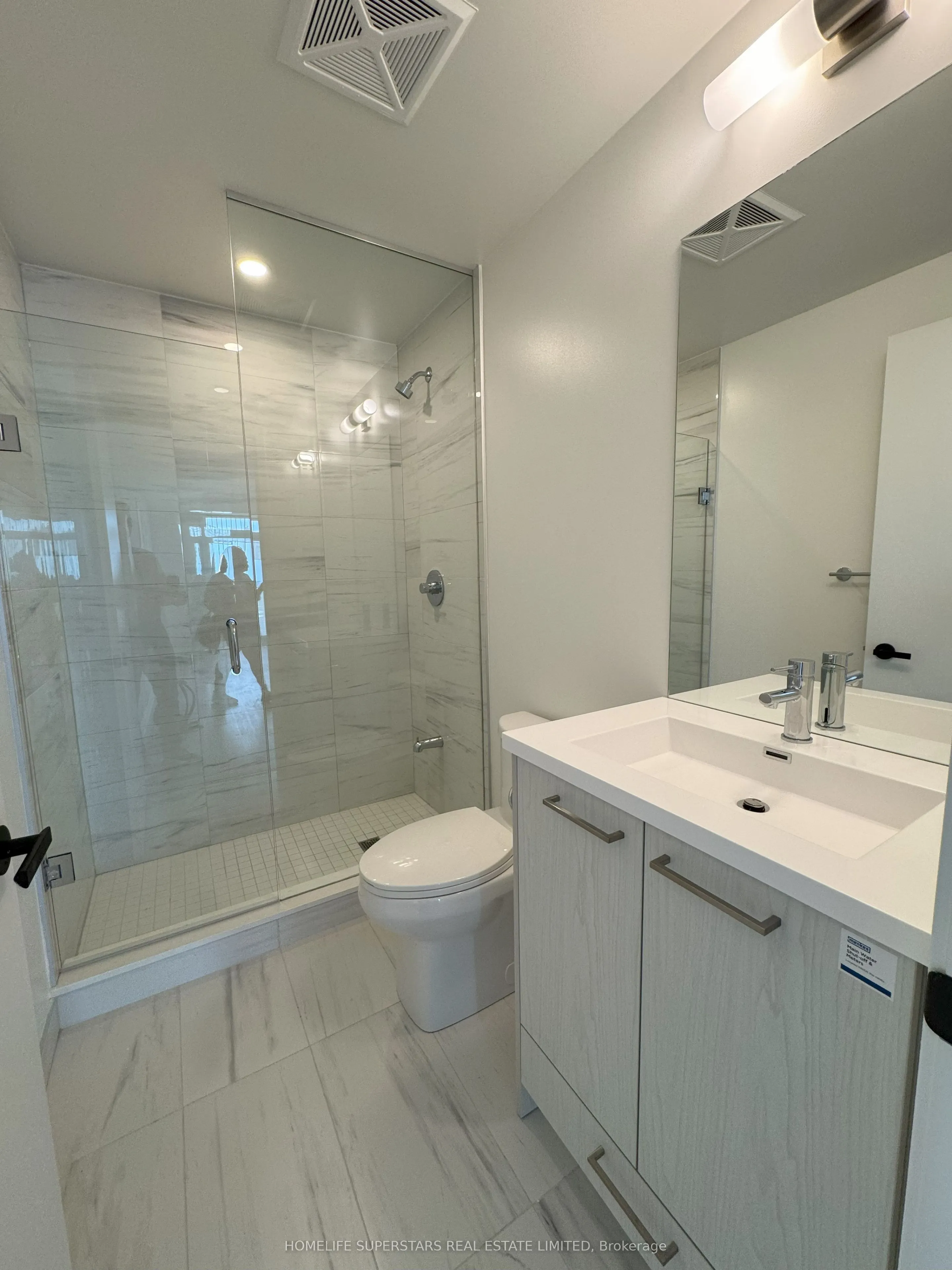 28 Interchange Way, #1512