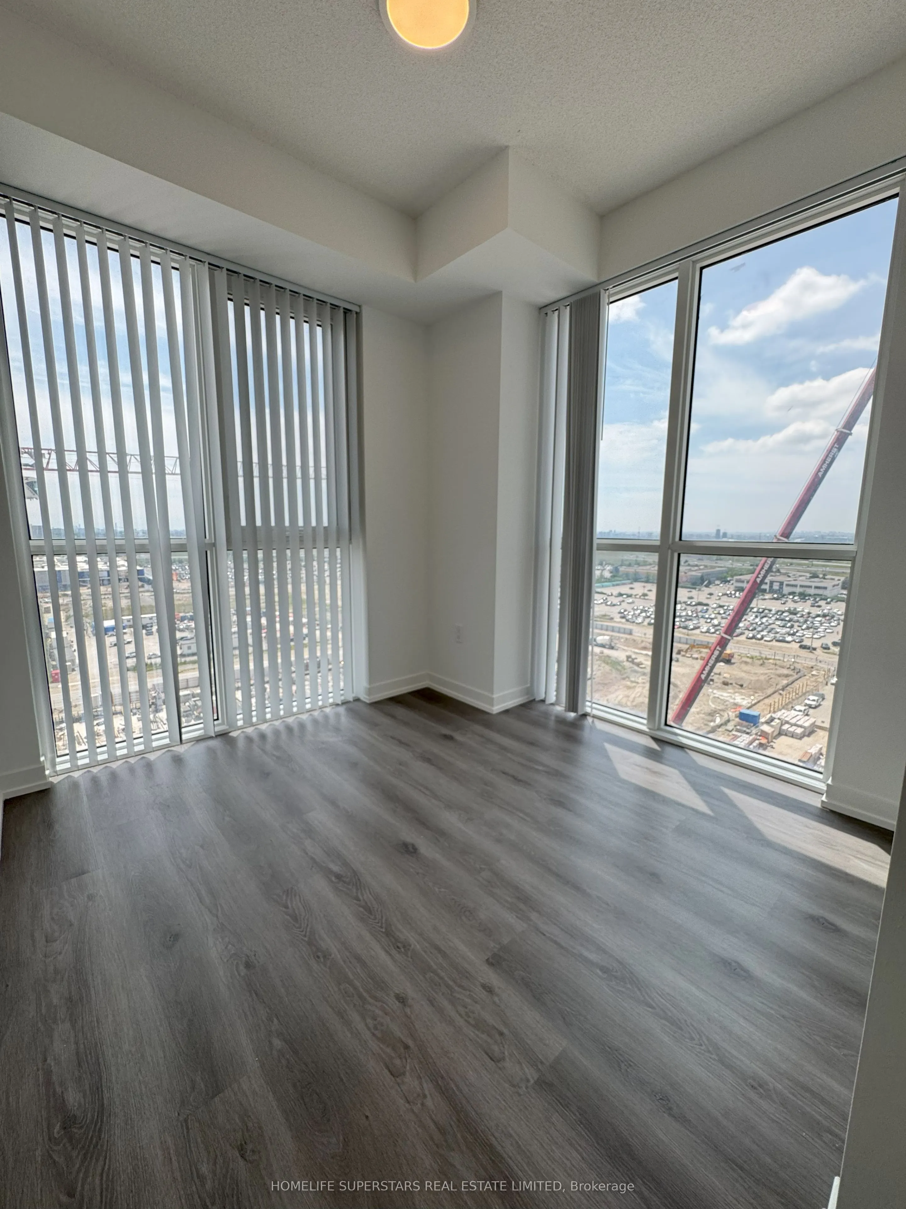 28 Interchange Way, #1512
