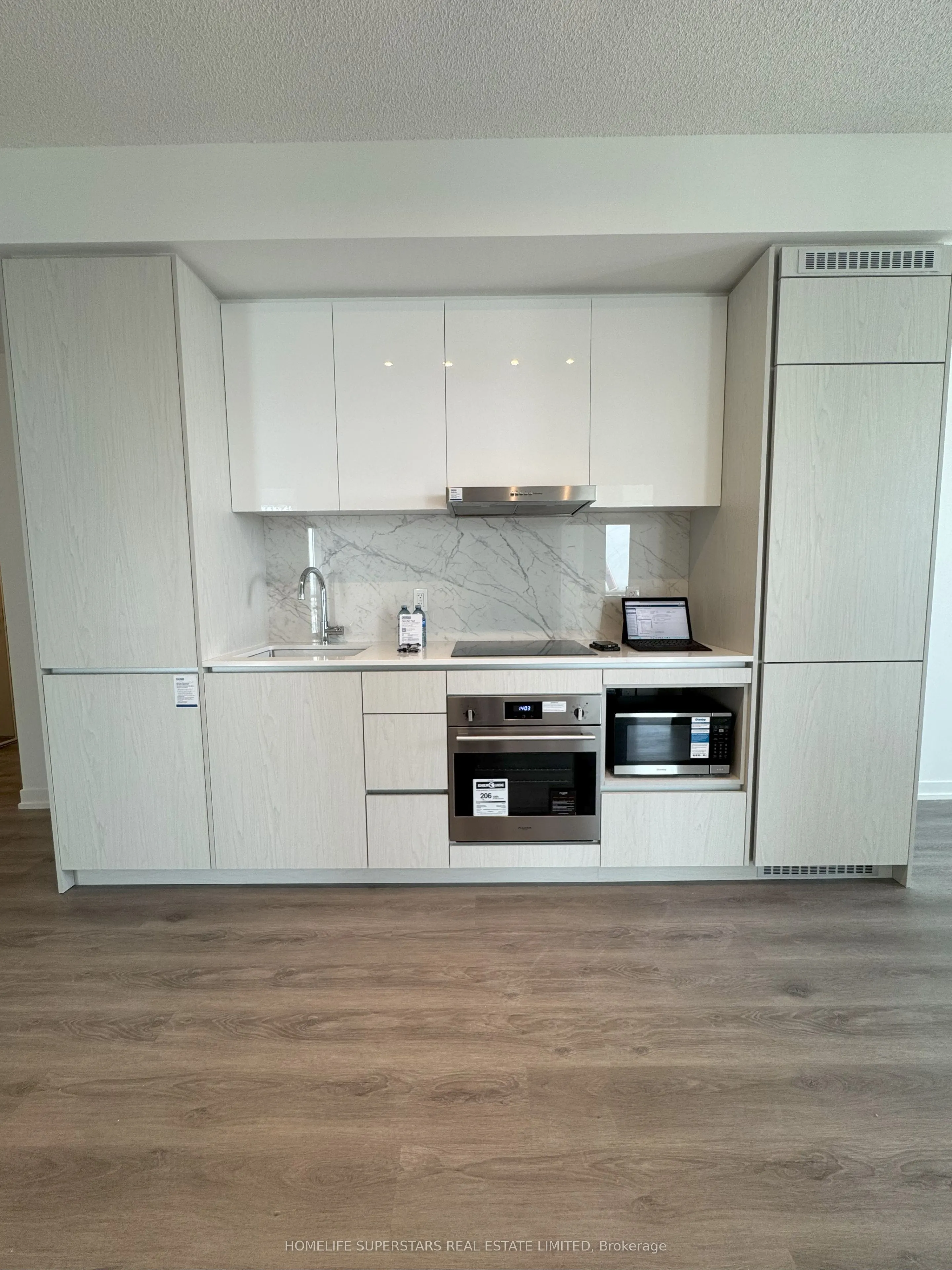 28 Interchange Way, #1512